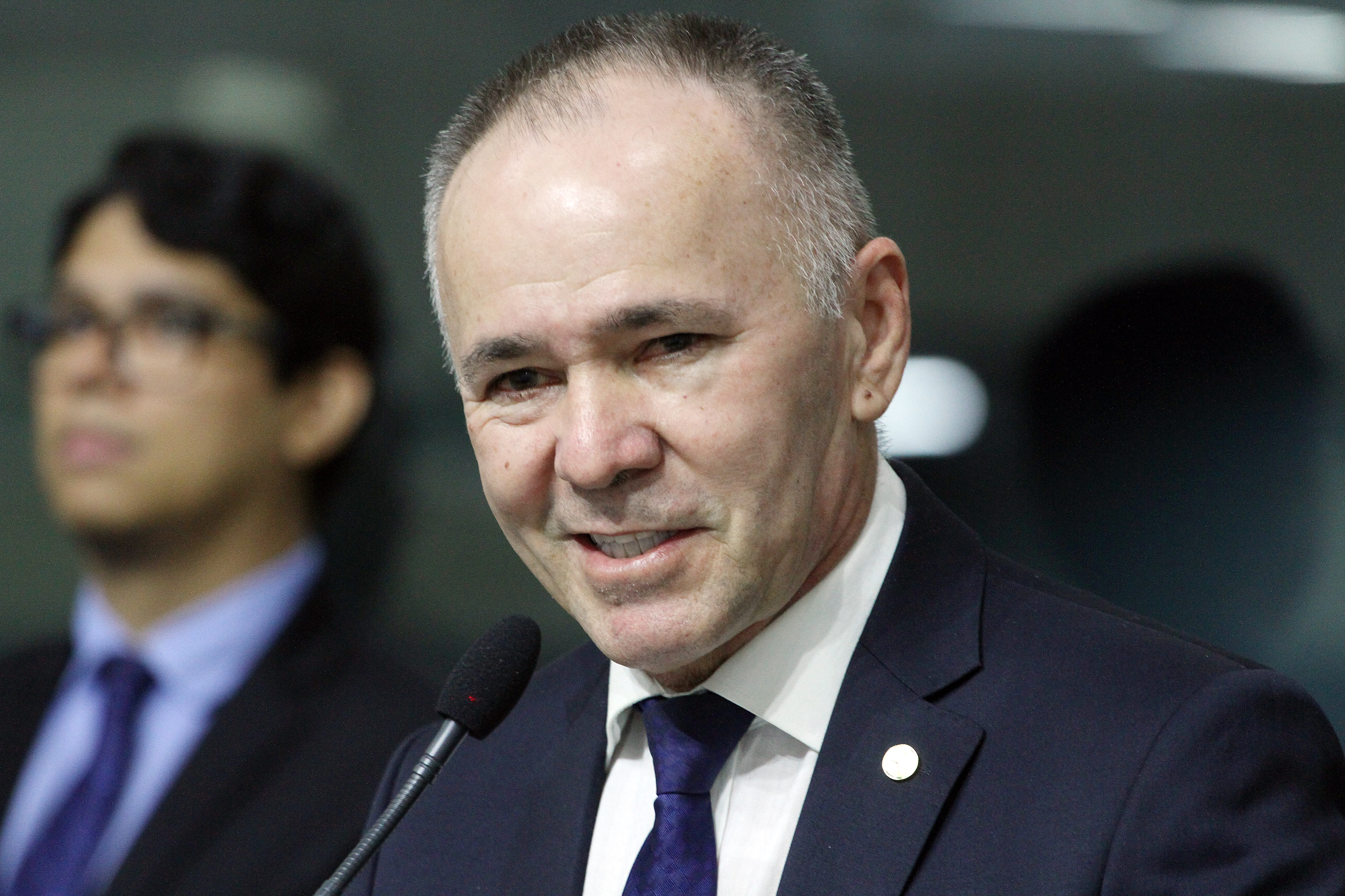 Alcides Fernandes parabeniza ex-presidente Jair Bolsonaro