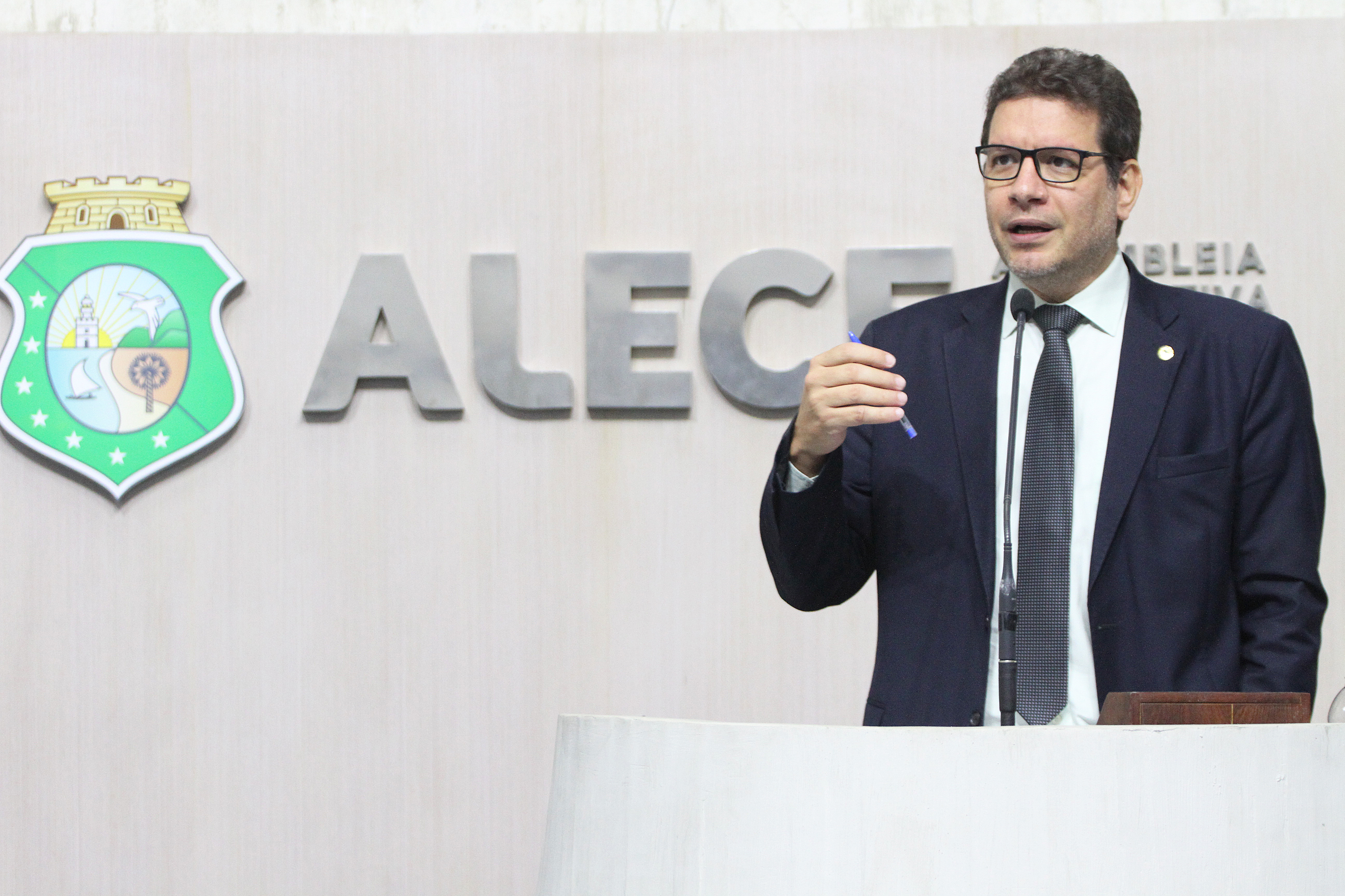 Renato Roseno presta solidariedade à vereadora Adriana Gerônimo