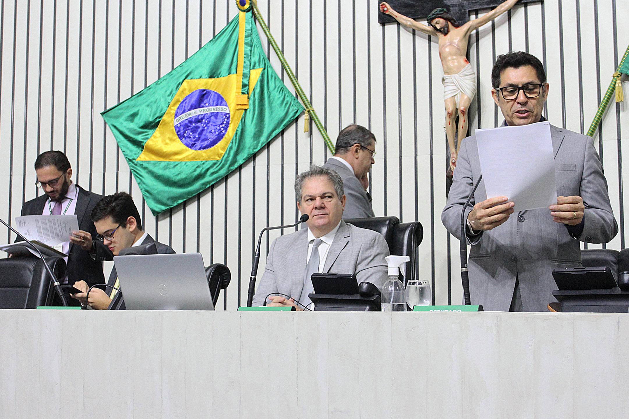 Leitura do expediente da sessão legislativa desta terça-feira