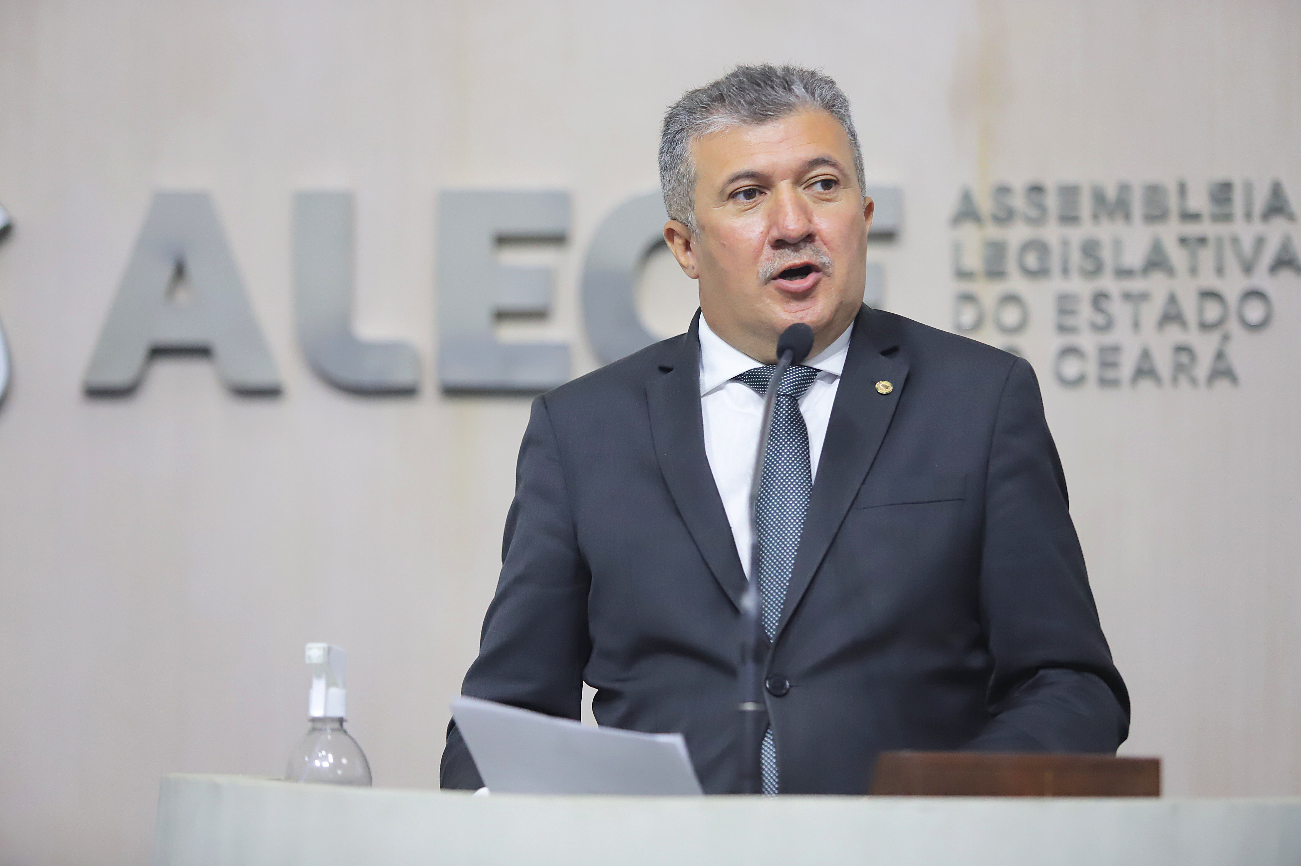 Antônio Henrique cobra informações sobre o plano para reduzir cirurgias no CE