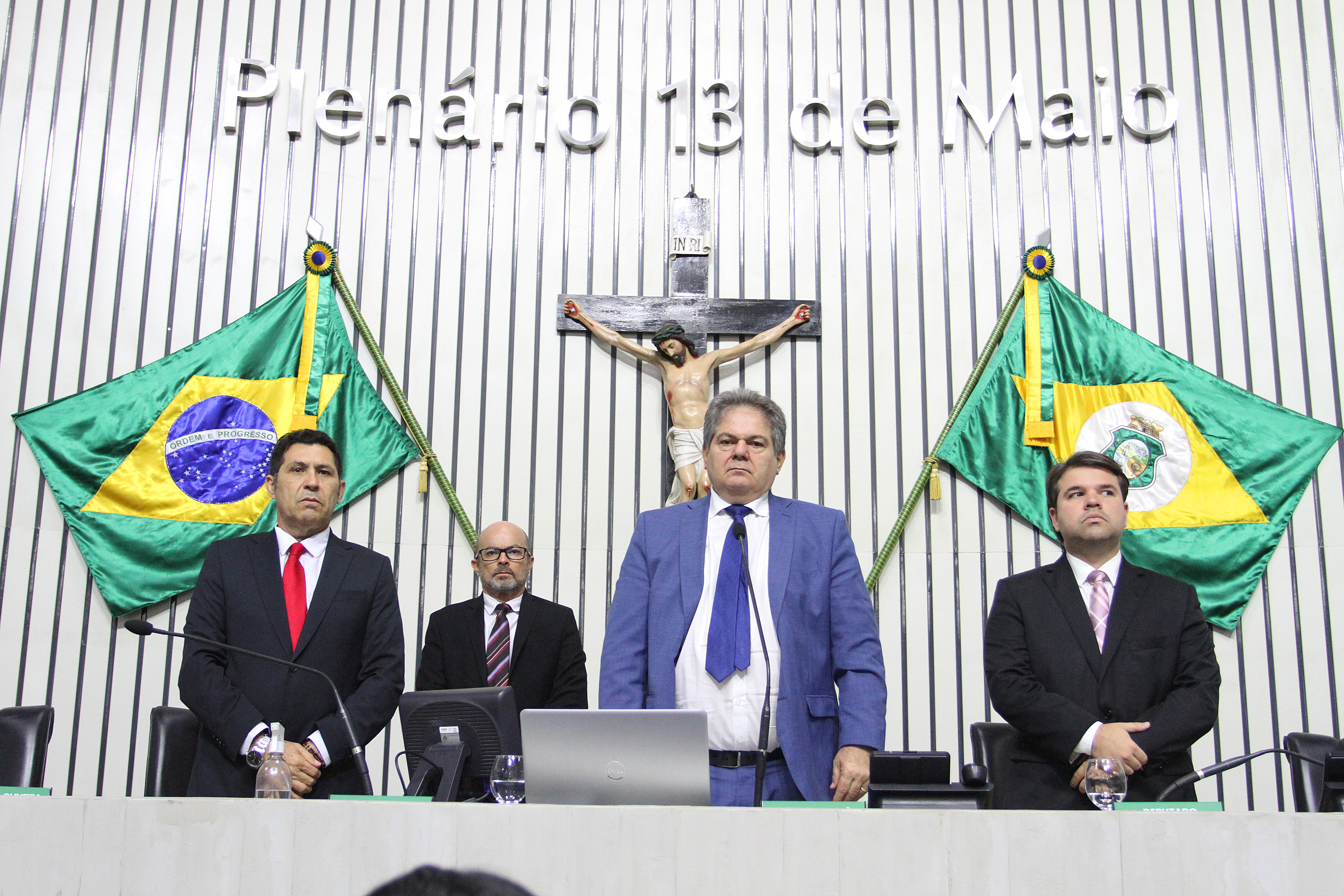 Minuto de silêncio em homenagem póstuma pela morte de Fábio Alexandrino e Salustiano Teles