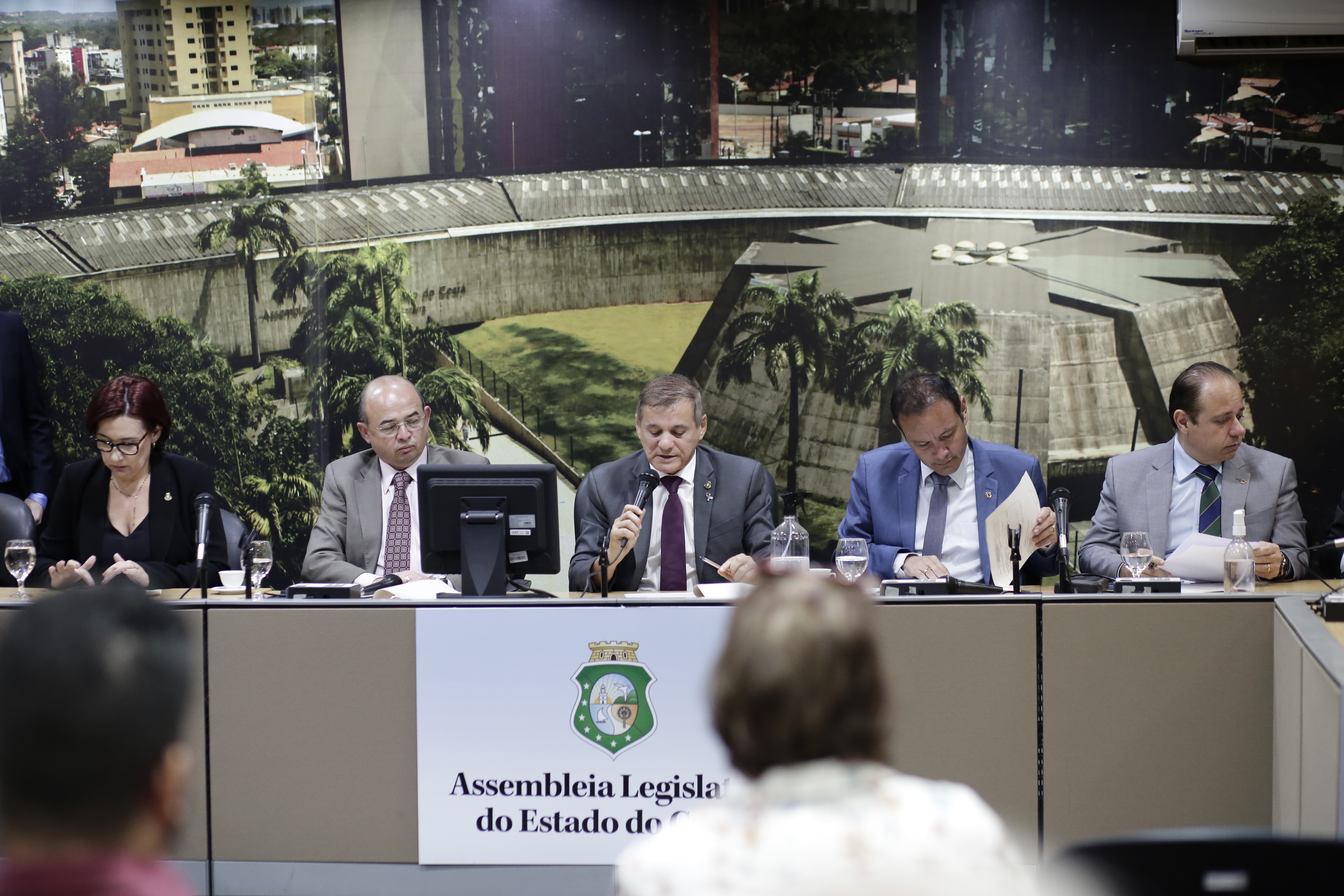 Comissão de Indústria, Desenvolvimento Econômico e Comércio delibera três projetos