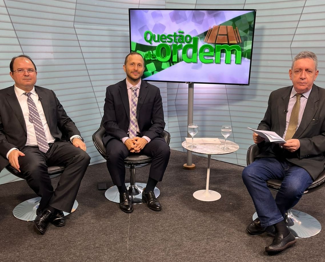 Professor Dr. Marcus Holanda, professor Thiago Braga e Renato Abreu