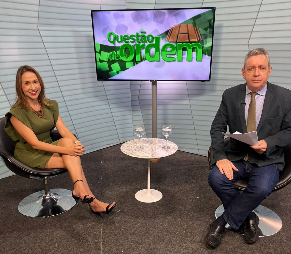 Professora Tainah Simões Sales e jornalista Renato Abreu