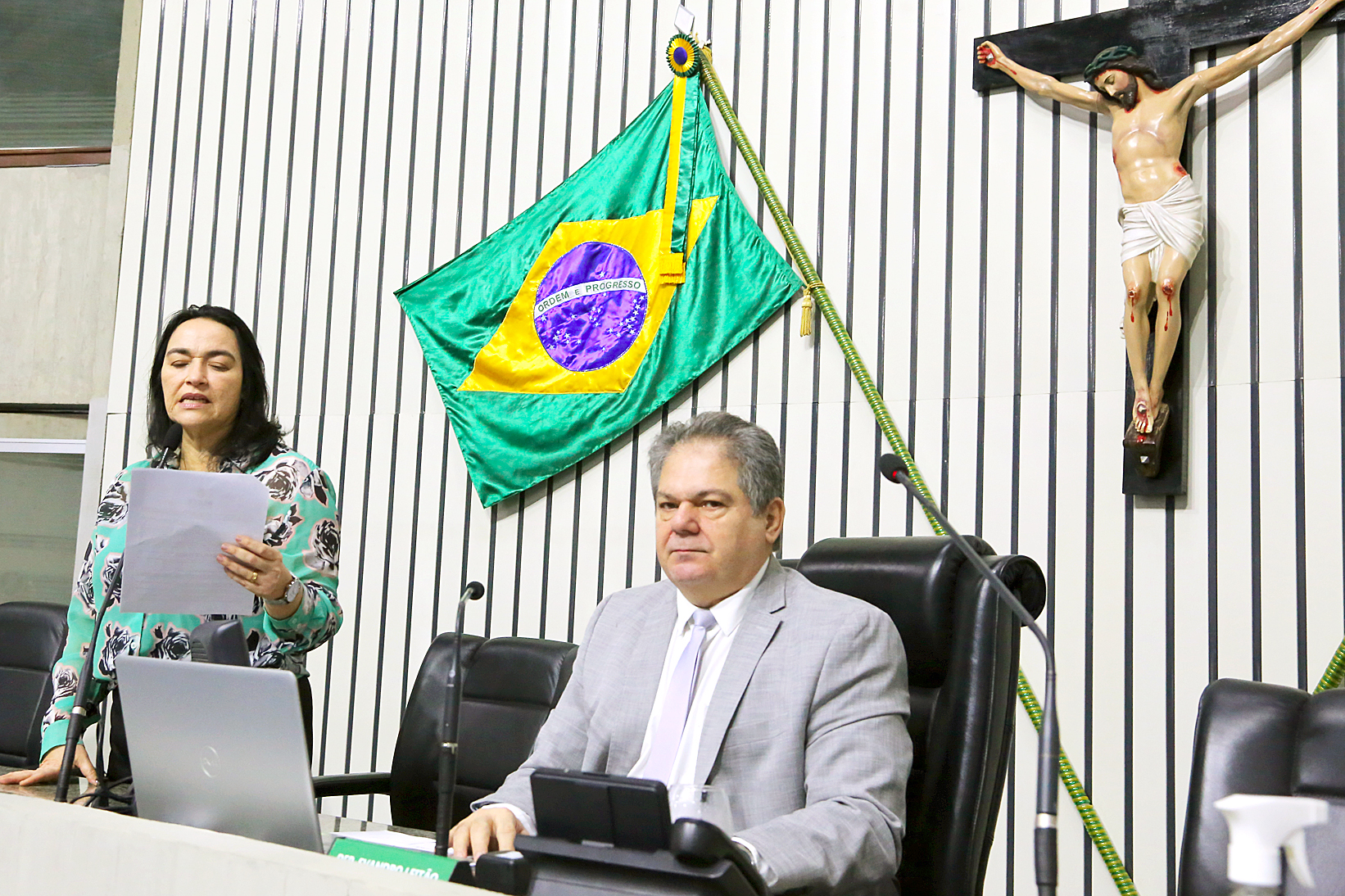 Leitura do expediente da sessão legislativa desta terça-feira