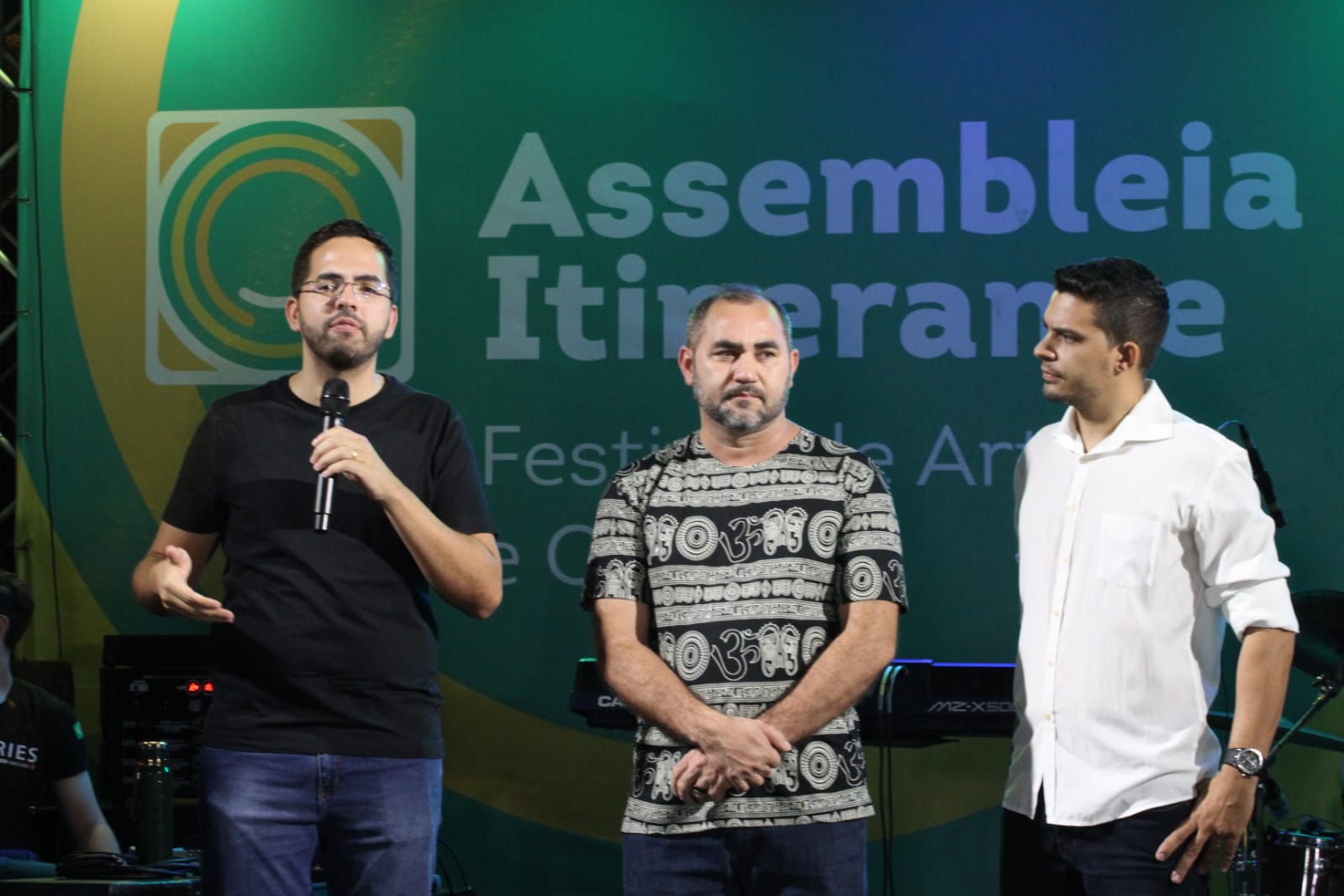 Deputados Davi de Raimundão, Missias Dias (PT) e prefeito em exercício de Icapuí, Jobede Cirilo destacam importância do festival para a cultura local