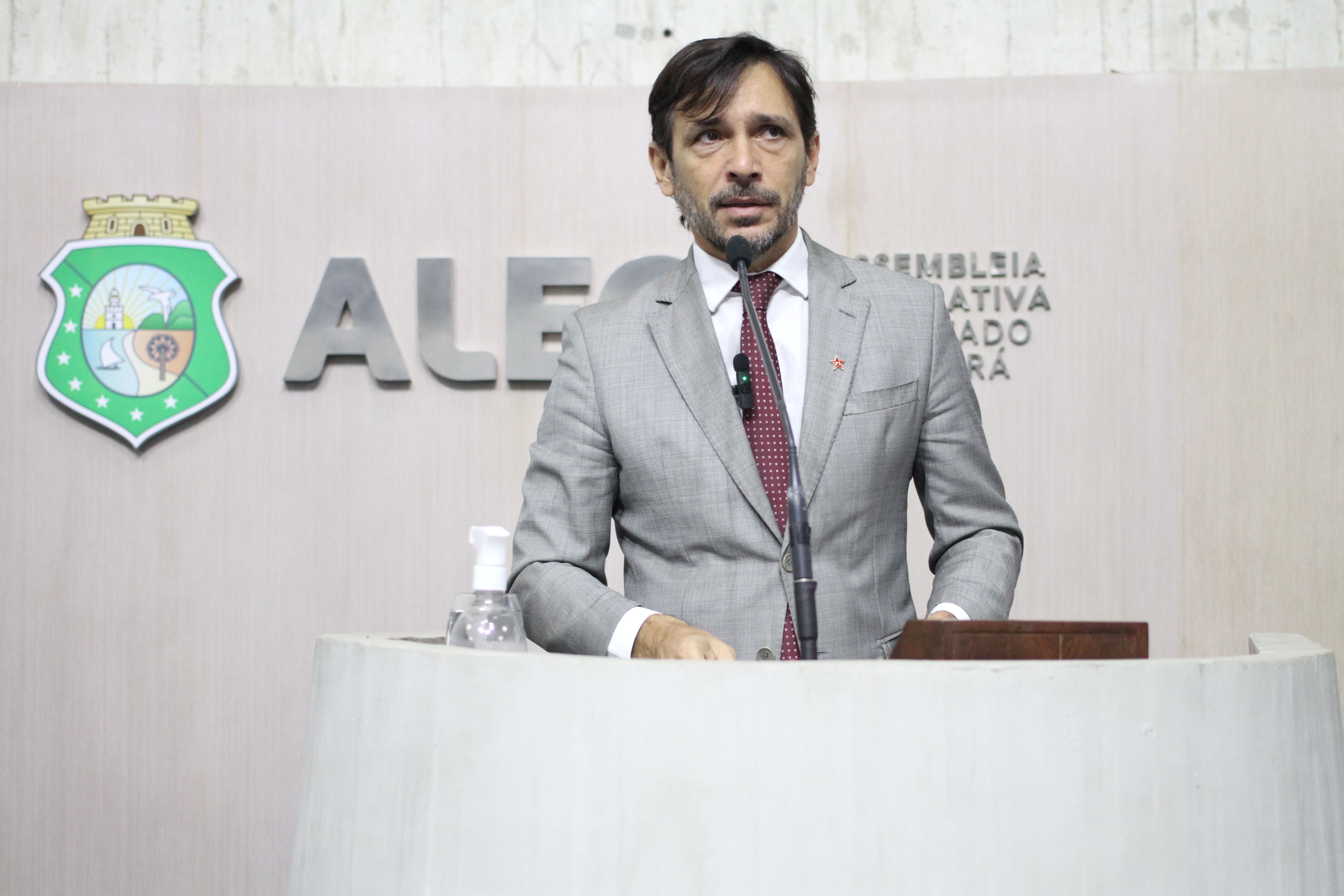 Guilherme Sampaio celebra inauguração de areninha no bairro Genibaú