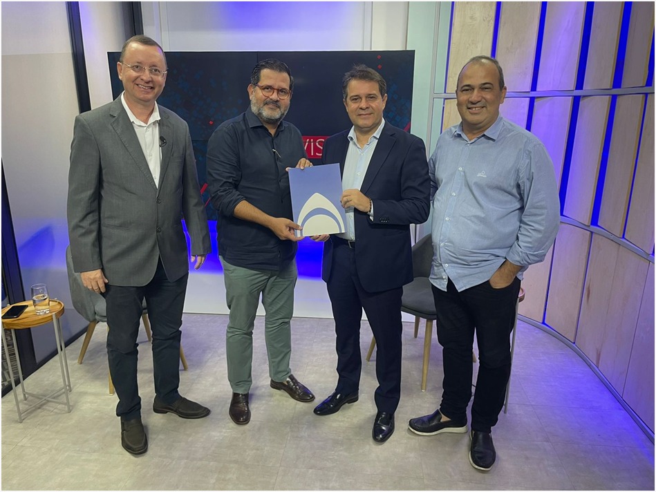 Jornalista e apresentador do Band Entrevista, Rogério Gomes; diretor-geral da Band, Carlo Bastos; presidente da Alece, Evandro Leitão e Hermann Hesse, diretor de Jornalismo da Band