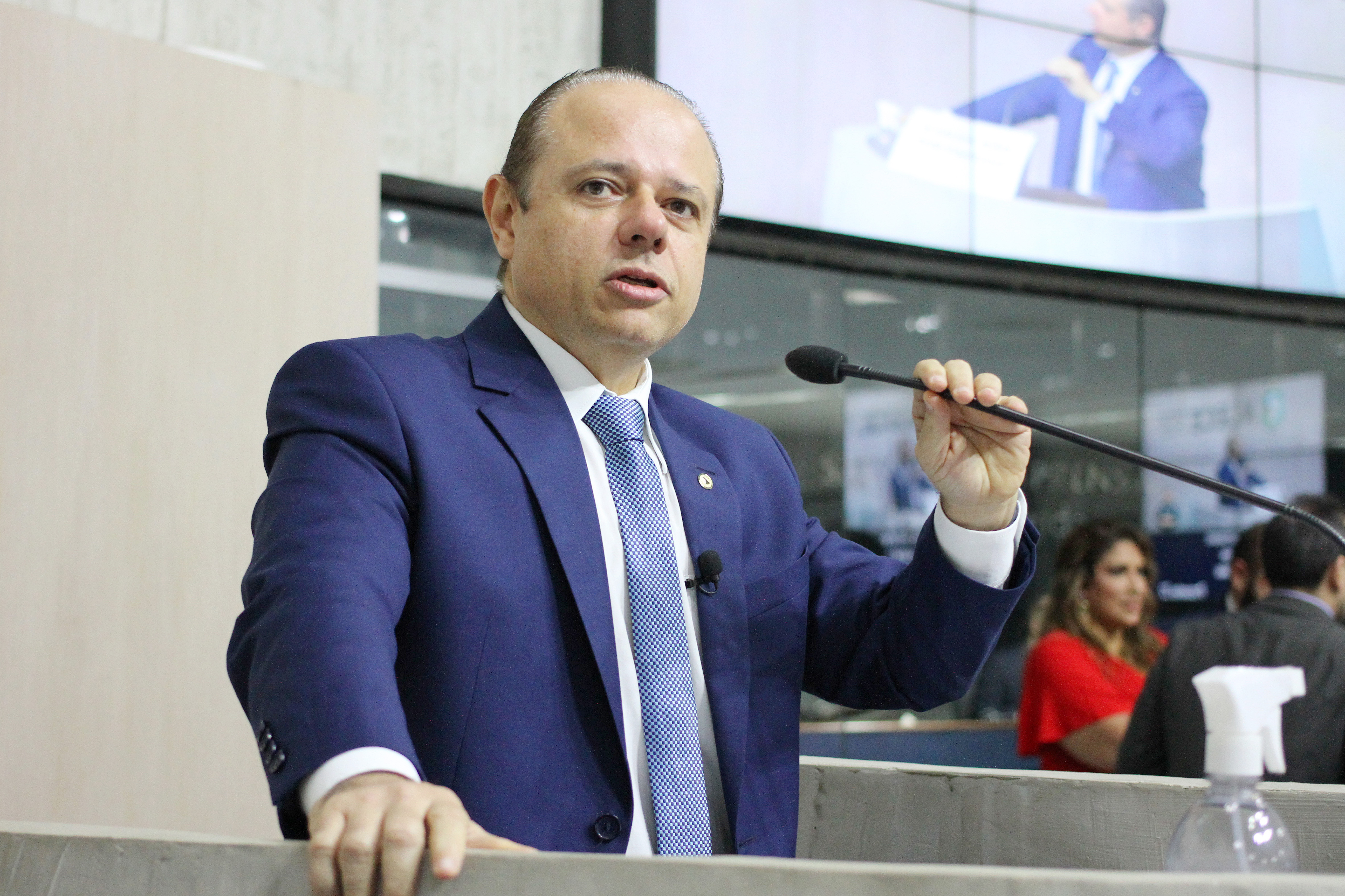 Cláudio Pinho alerta para necessidade de transparência na saúde