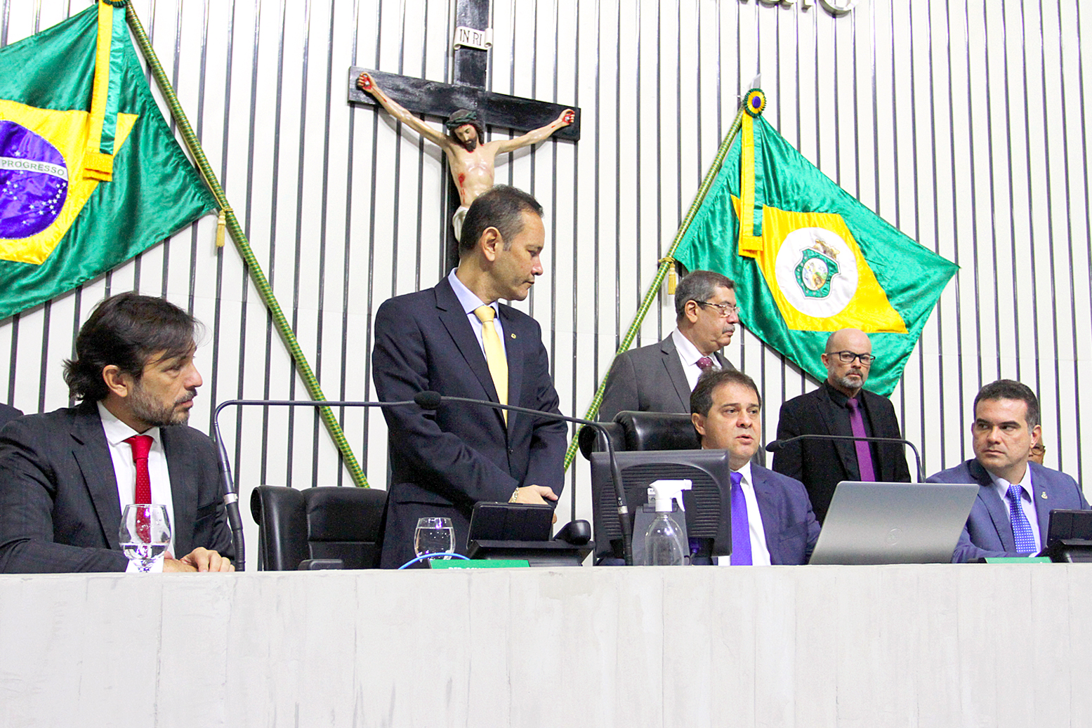 Votação realizada durante sessão legislativa desta sexta-feira