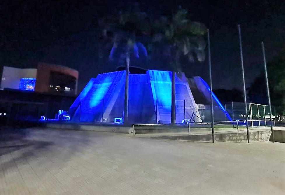 Alece recebeu iluminação especial em alusão à campanha Coração Azul