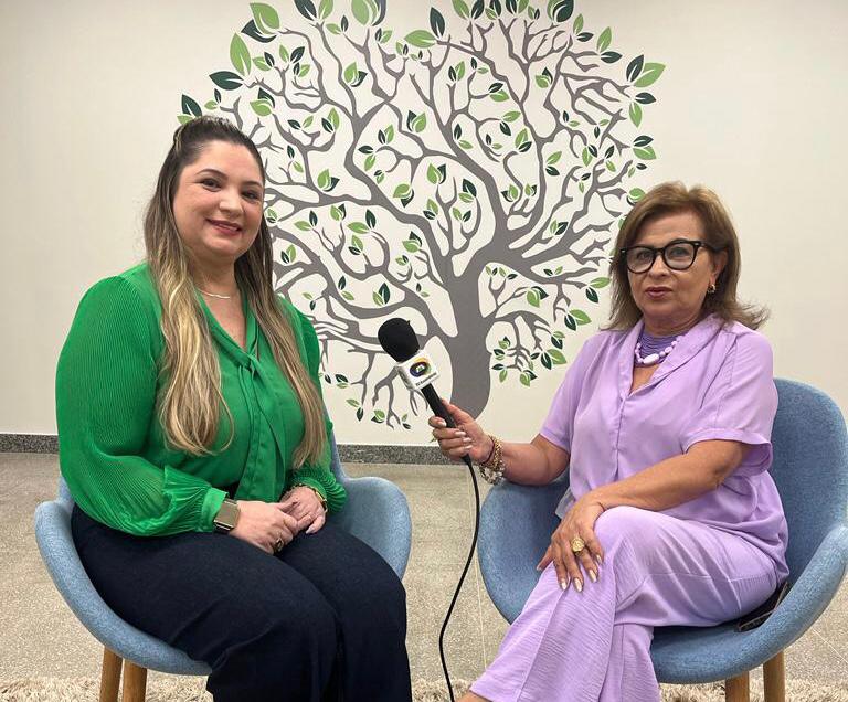 Silvana Frota ao lado da psicóloga Selma Machado