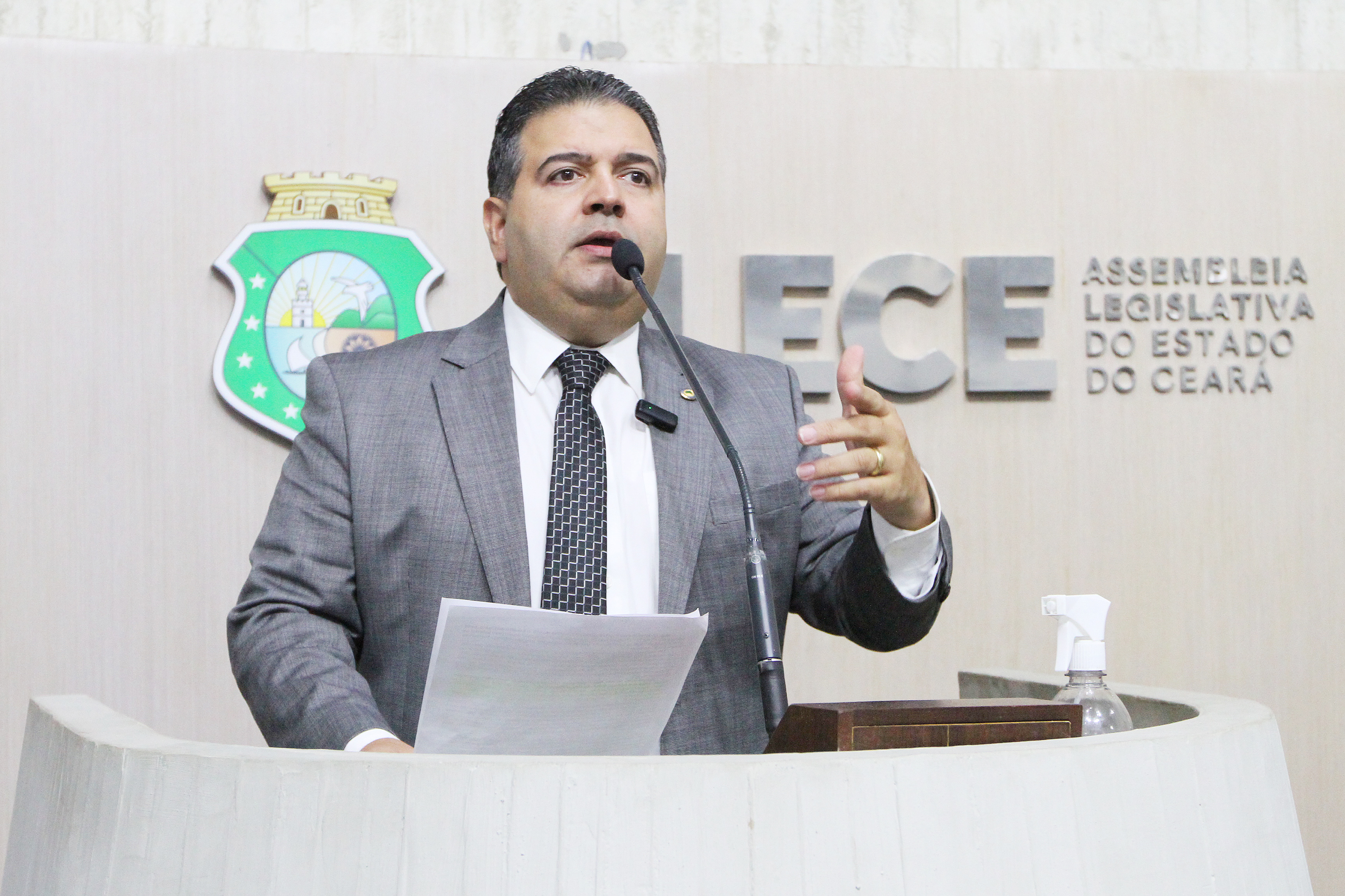 Felipe Mota destaca crítica do Sindsaúde ao PL do Piso da Enfermagem no Ceará