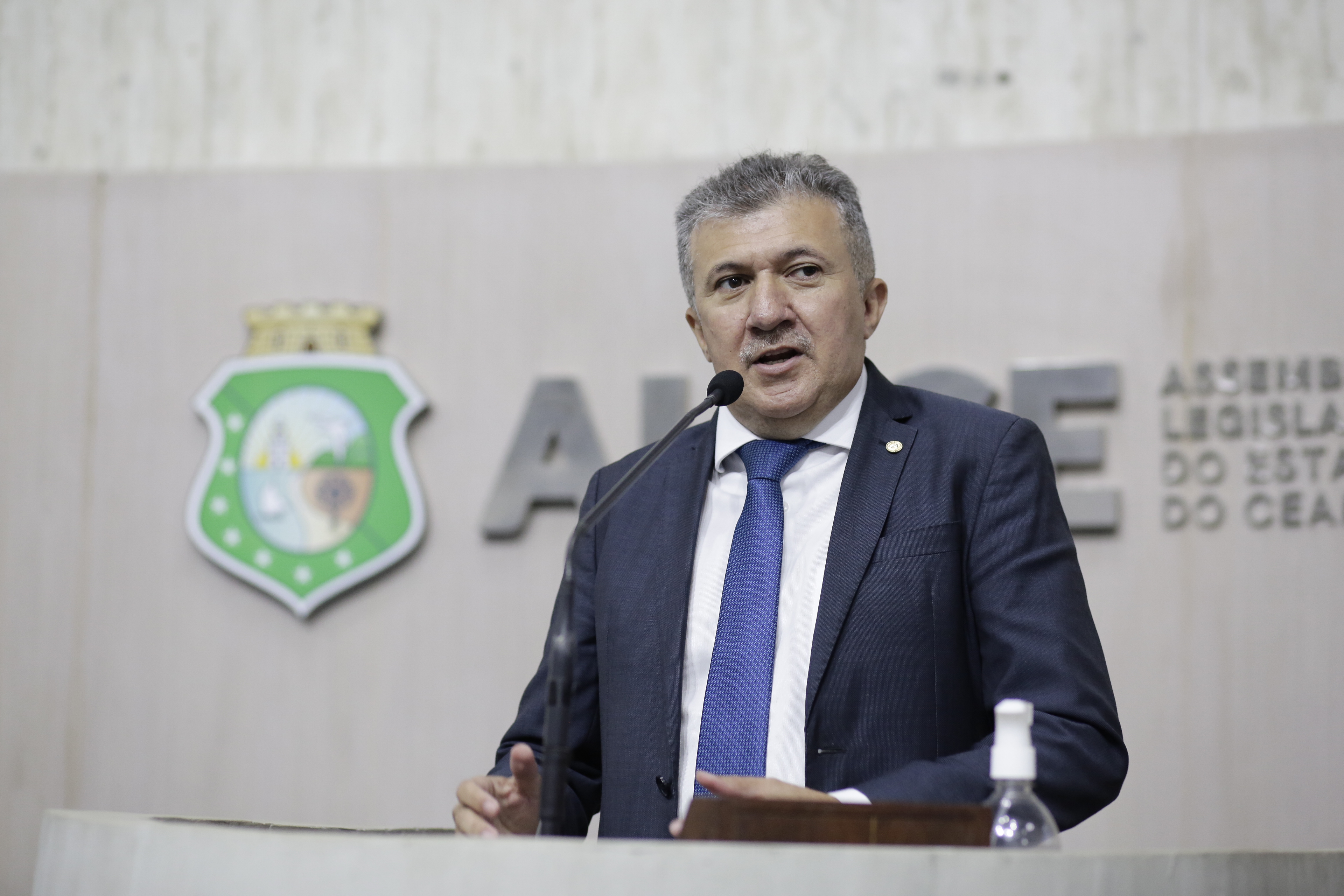 Antônio Henrique defende transporte gratuito para estudantes do interior