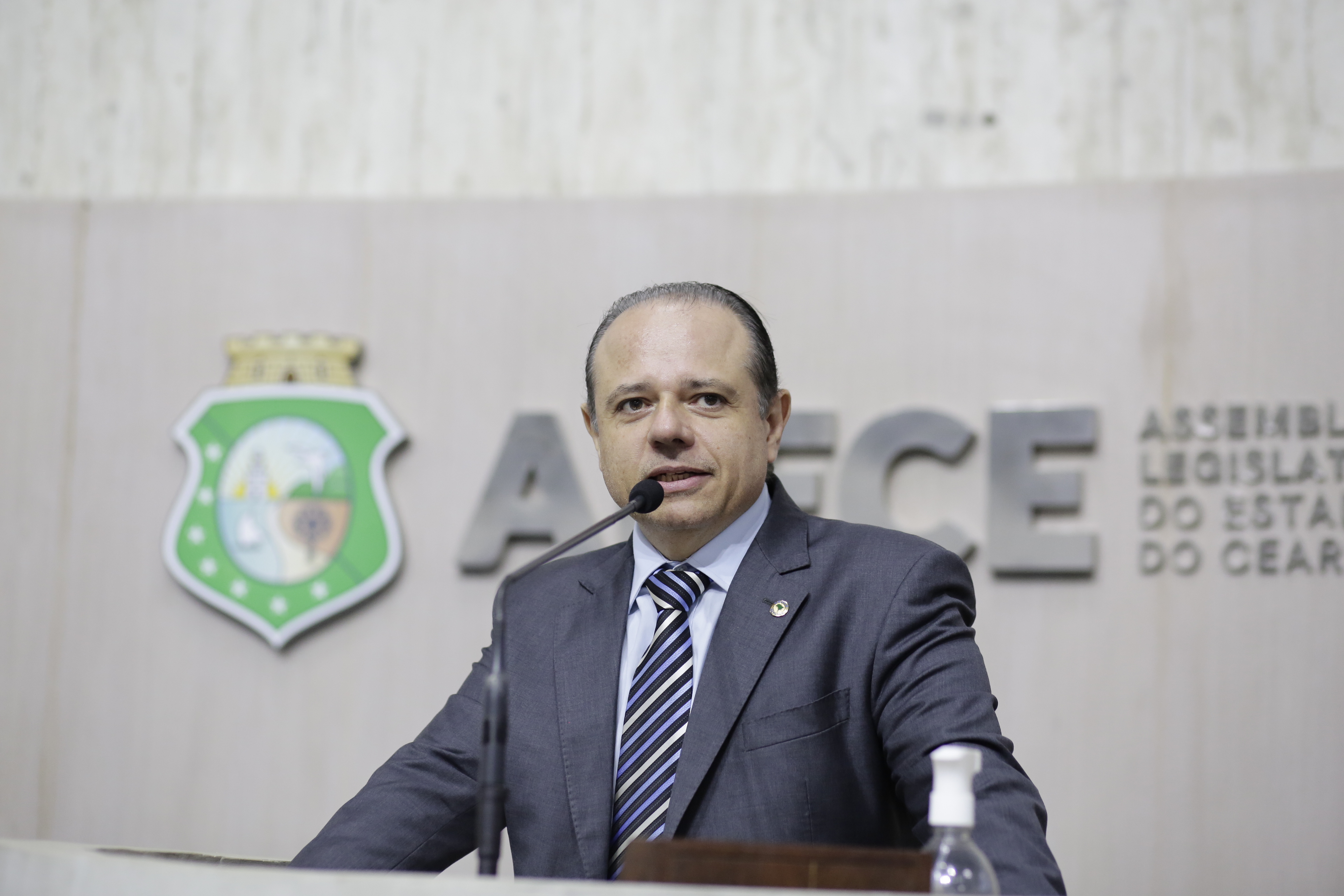Cláudio Pinho critica PRF por demora na legalização de veículos leiloados