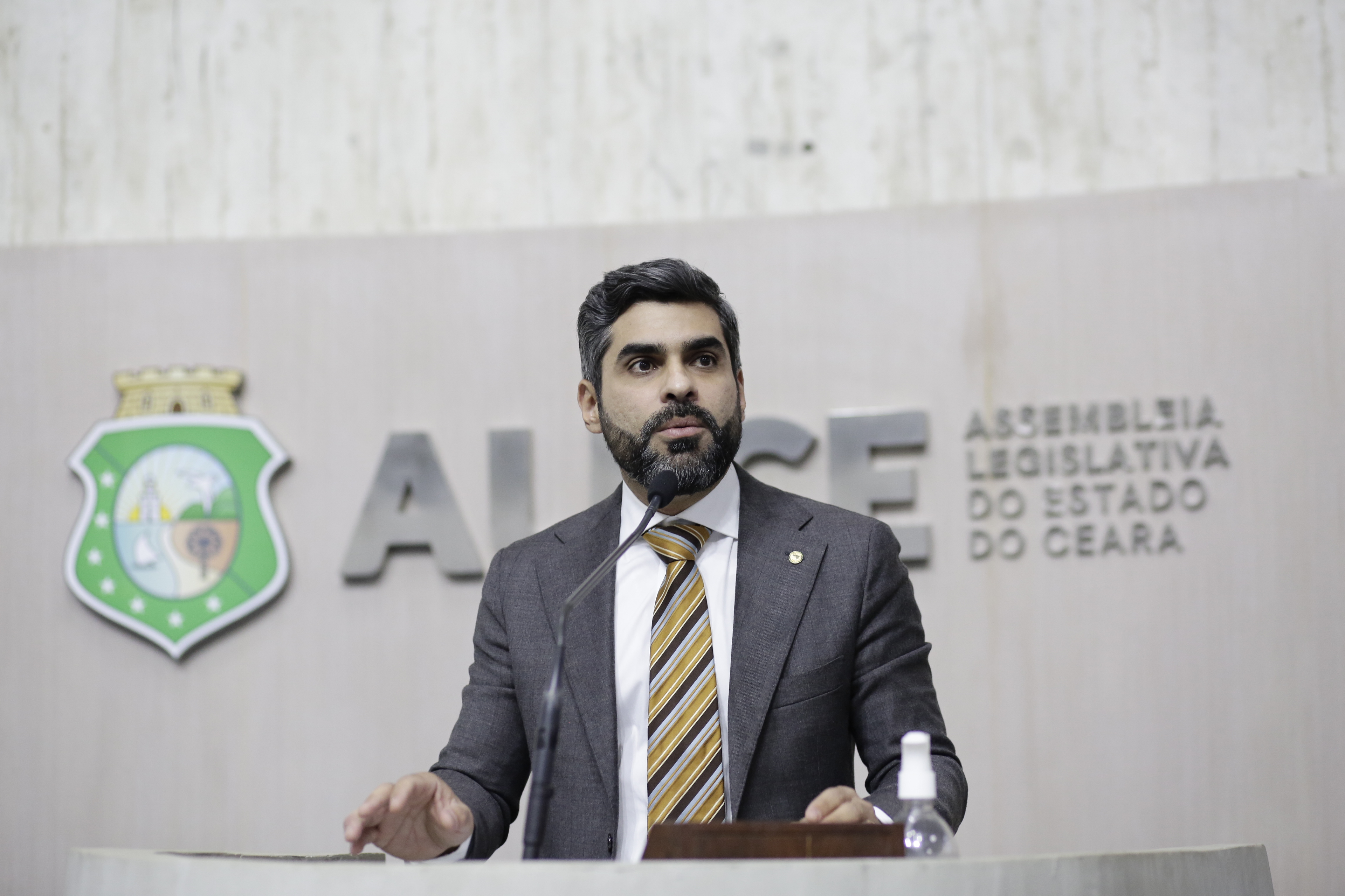Queiroz Filho alerta para comprometimento das contas do Governo