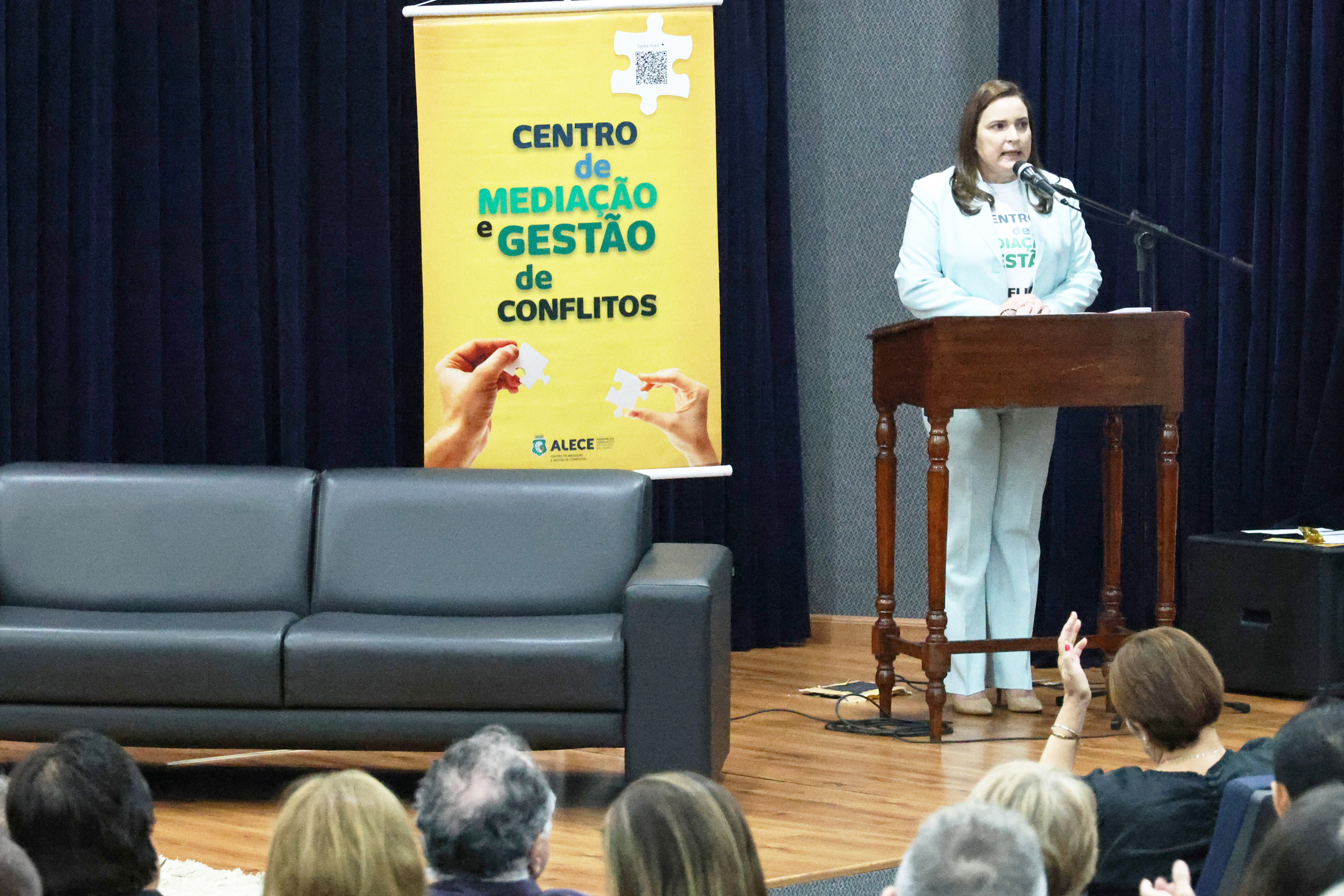 Primeira-dama  Alece, Cristiane Leitão, aponta compromisso da atual gestão do  parlamento com o cidadão