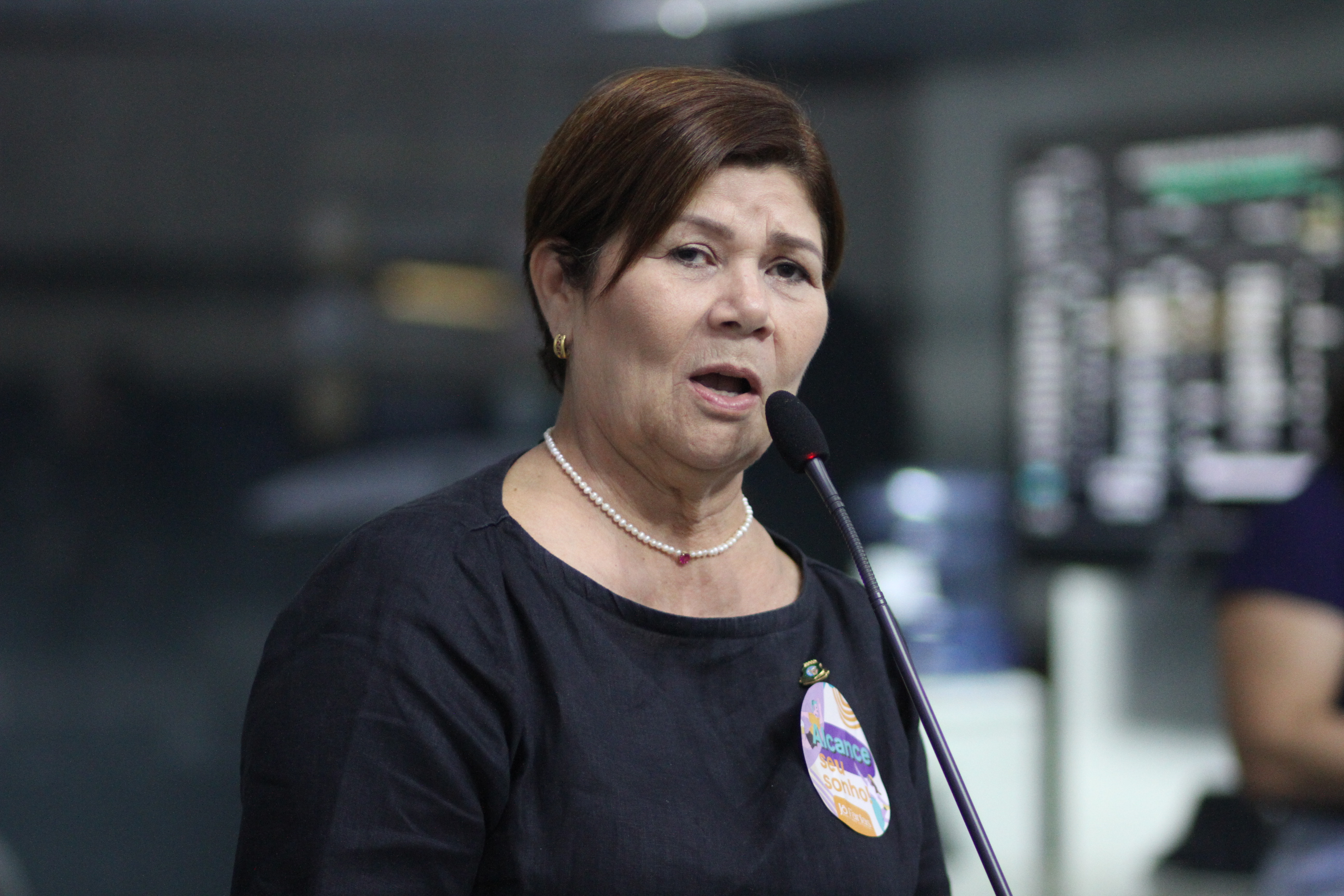 Jô Farias enfatiza urgência no combate à violência contra a mulher