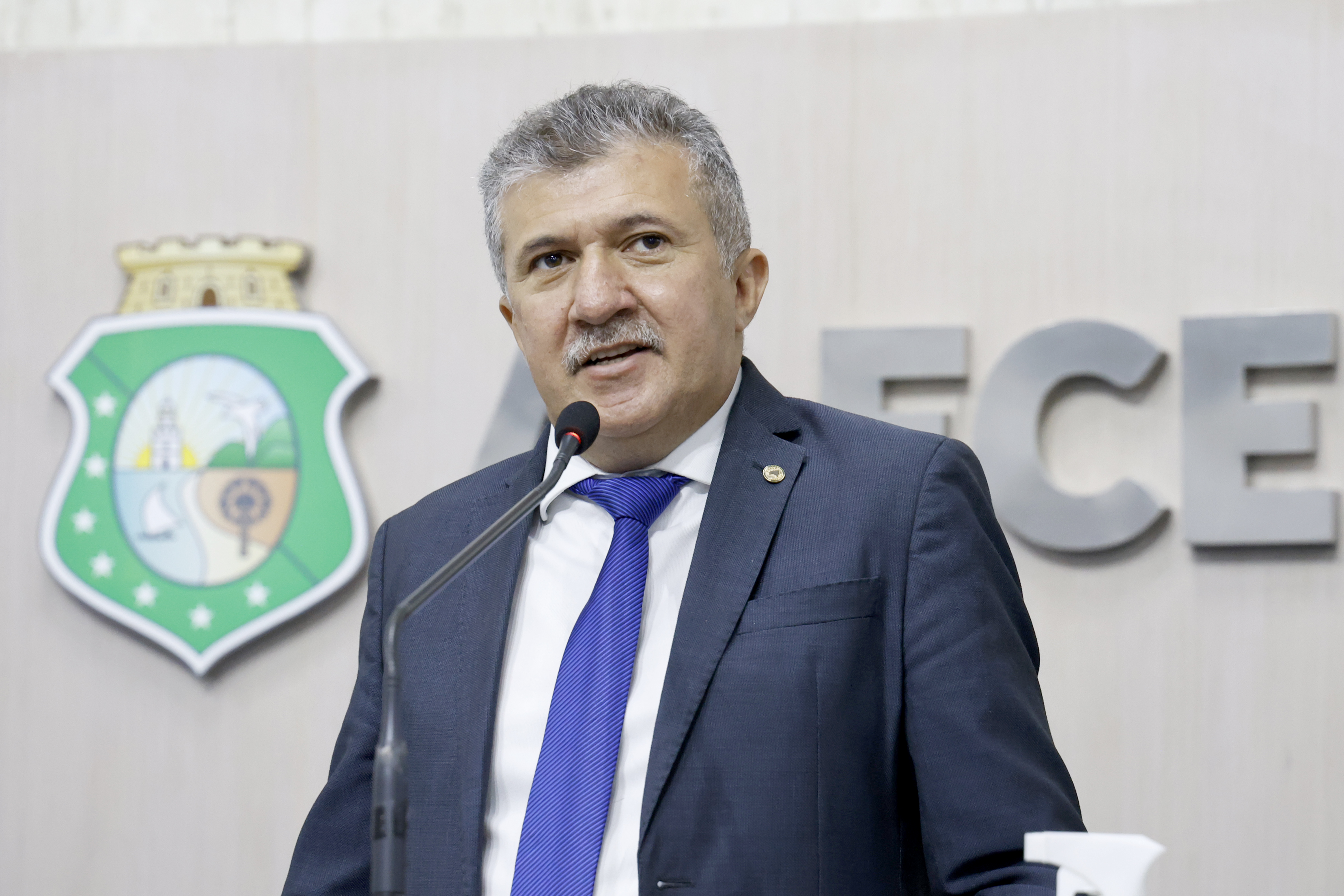 Antônio Henrique propõe inclusão de taxistas no Refis