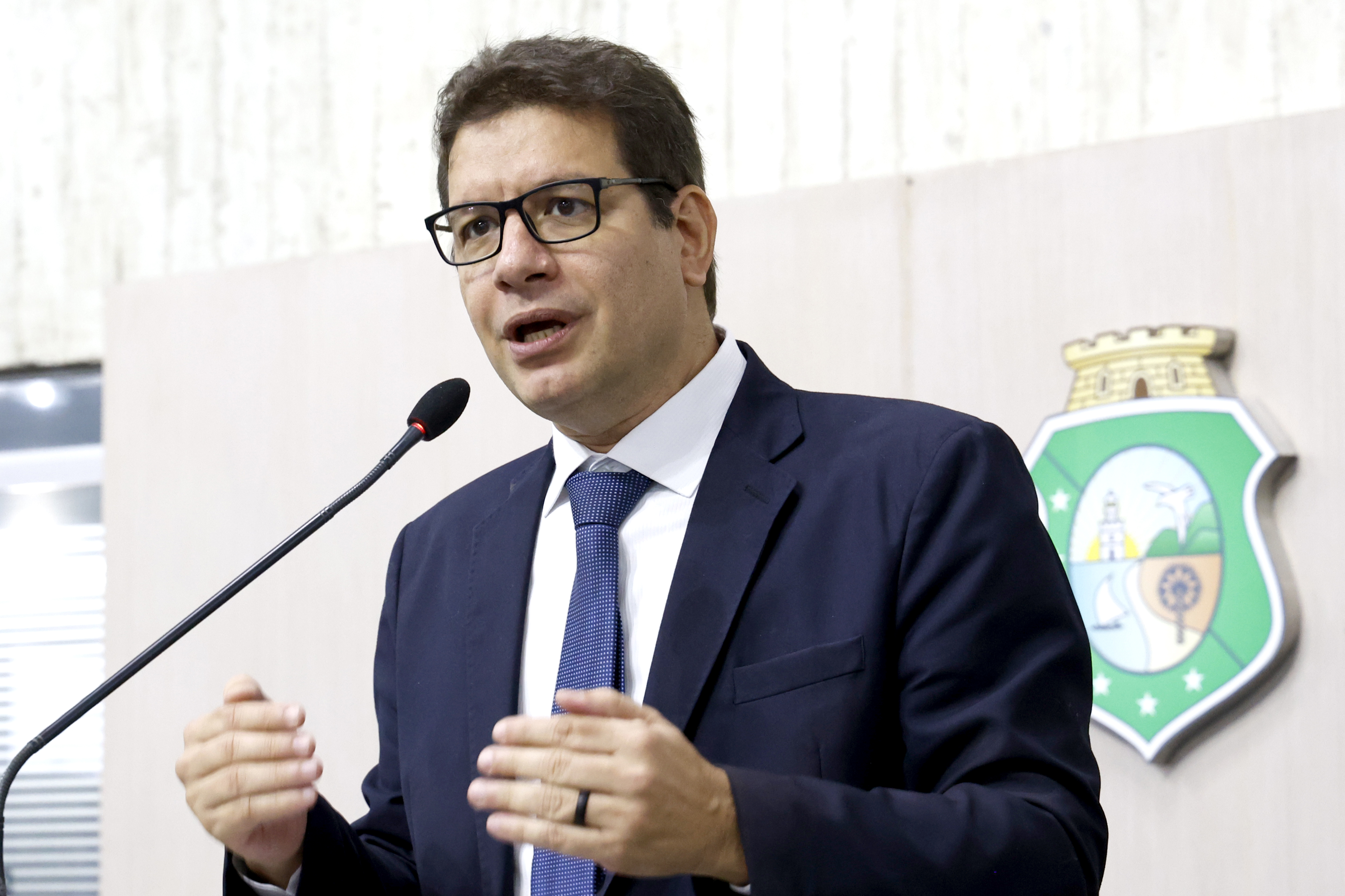 Renato Roseno lamenta aprovação de urgência para projeto de mudanças no ensino médio