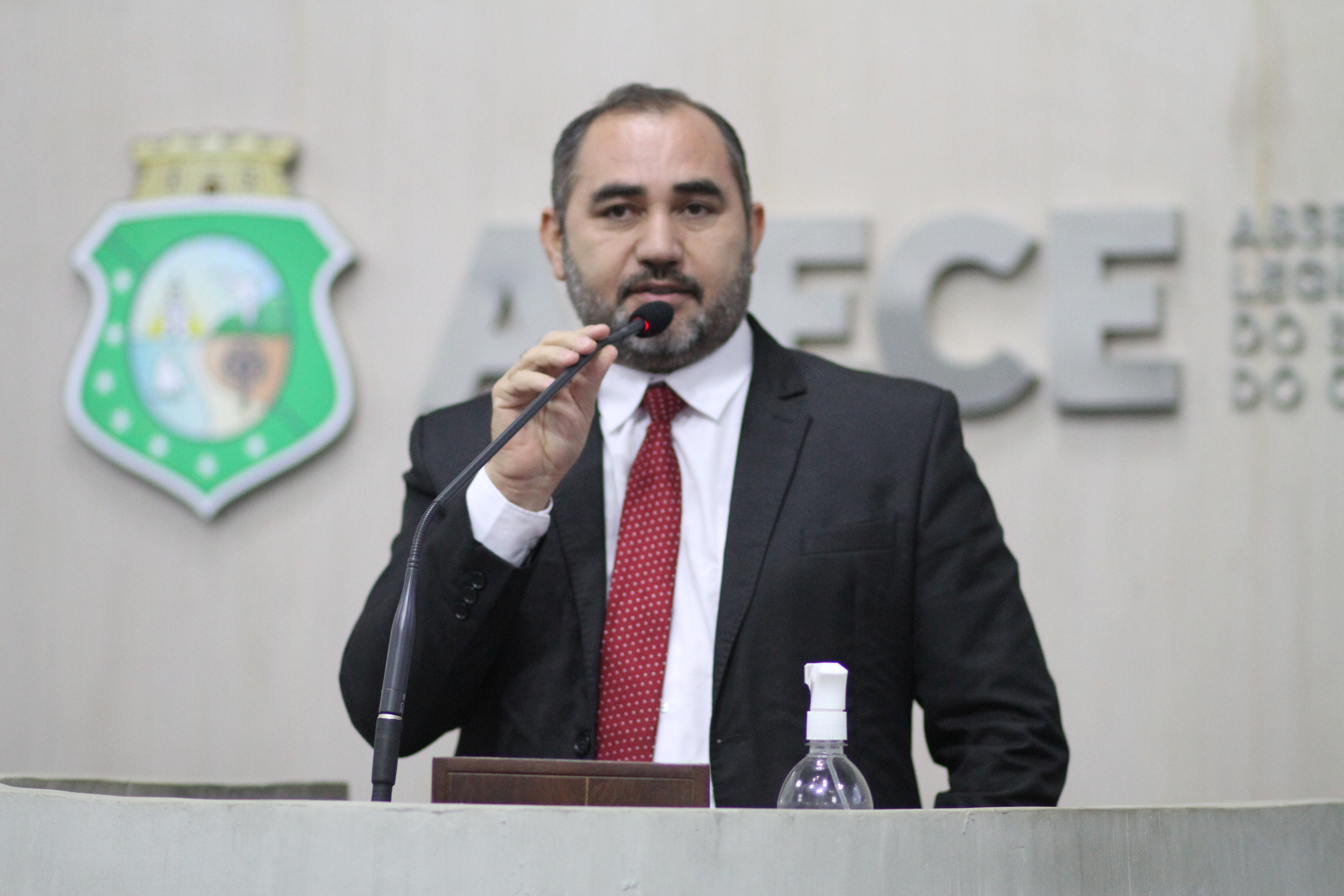 Missias Dias cobra qualidade na gestão das escolas públicas de Fortaleza