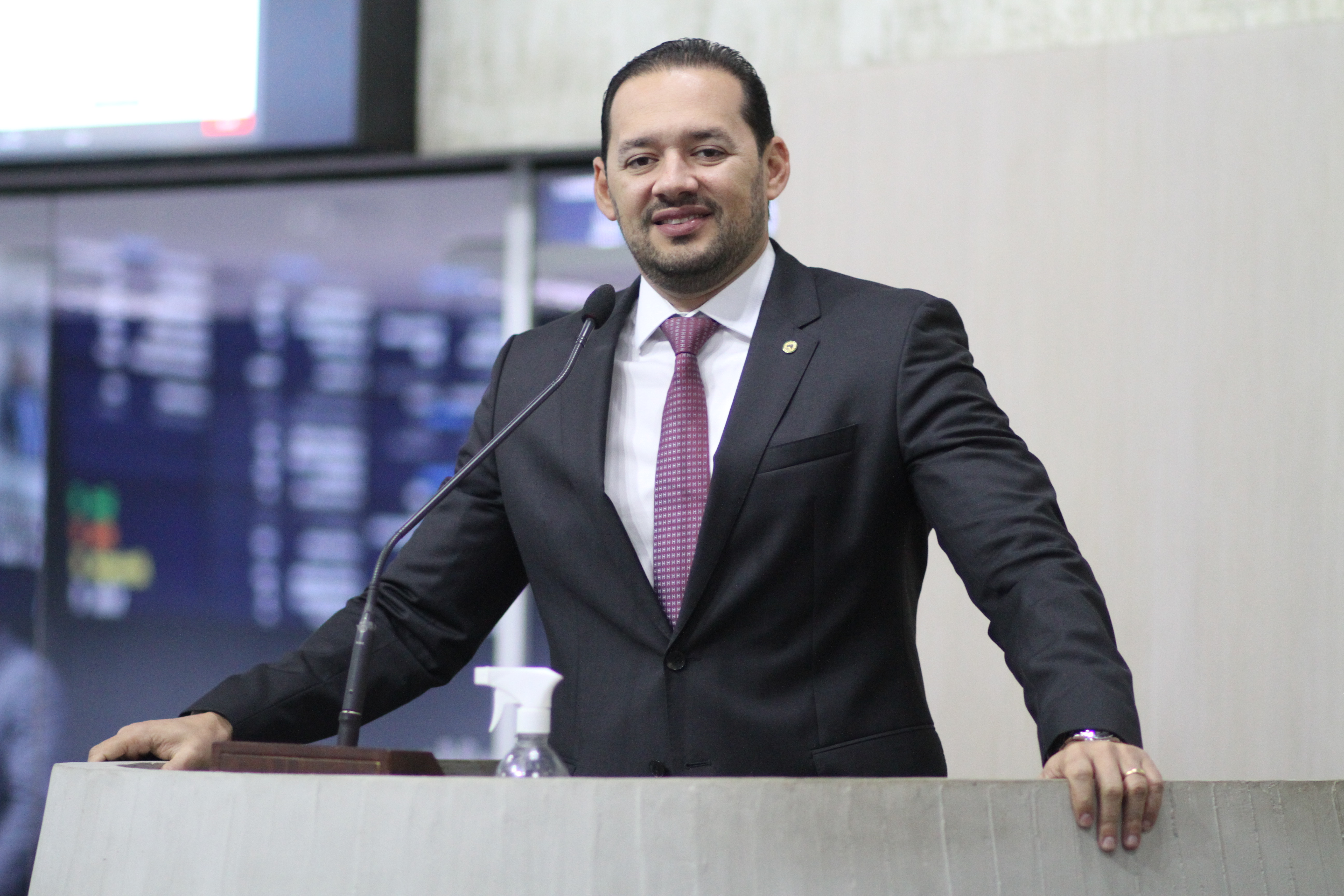 Danniel Oliveira celebra a instalação de campus do IFCE em Lavras da Mangabeira
