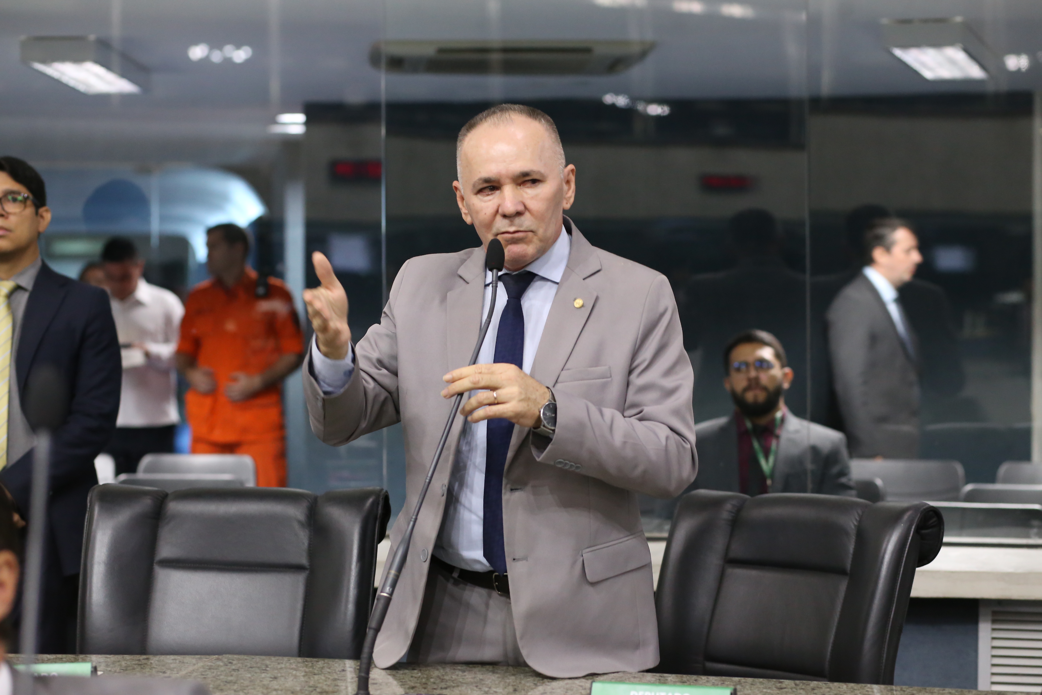 Alcides Fernandes critica ações do MST no Ceará
