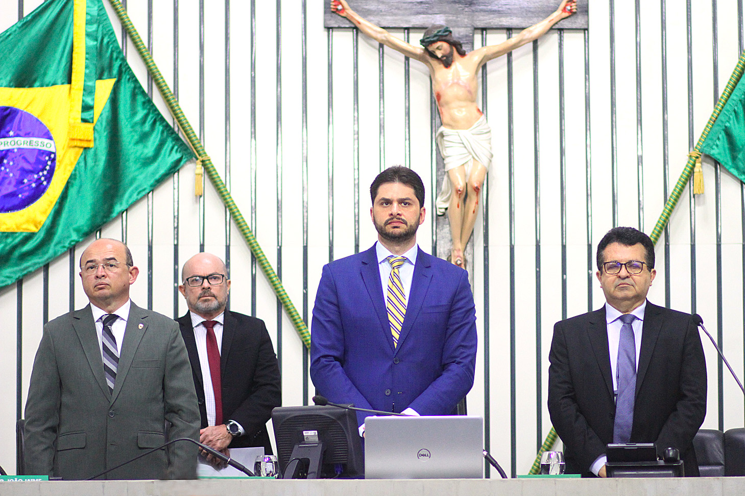 Minuto de silêncio durante a sessão plenária