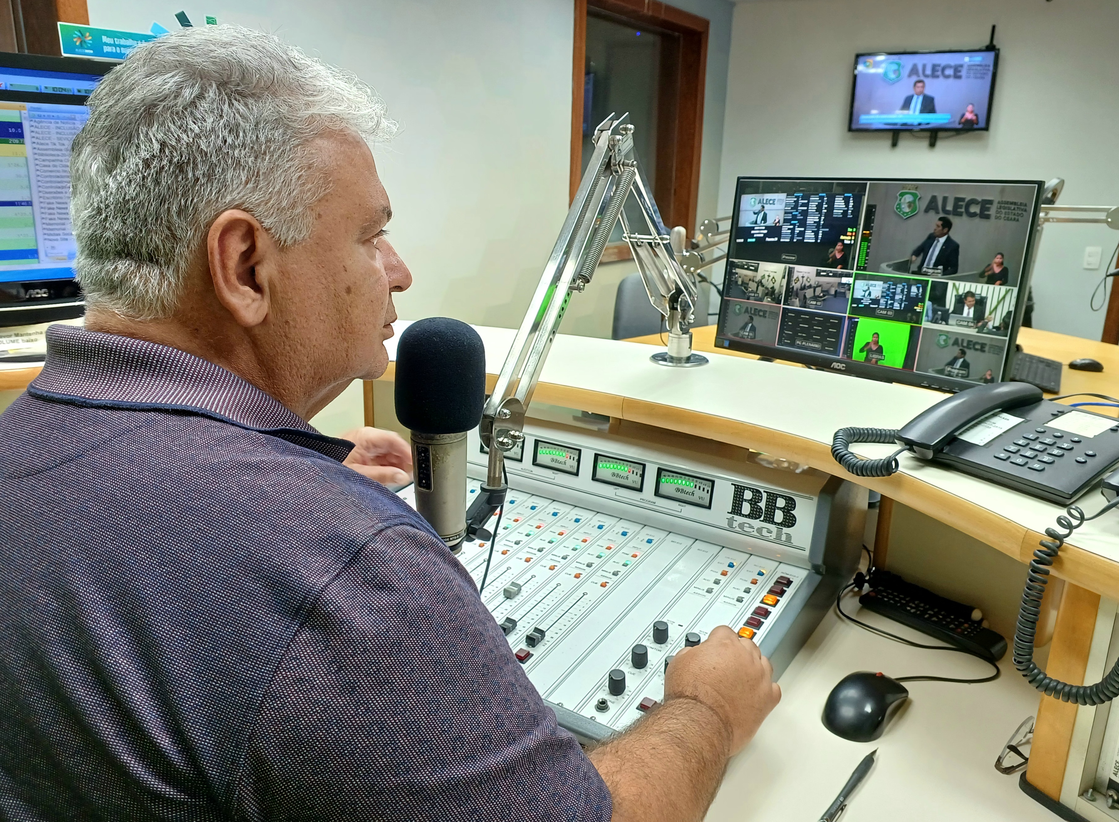 Radialista César Moreira, da Rádio FM Assembleia