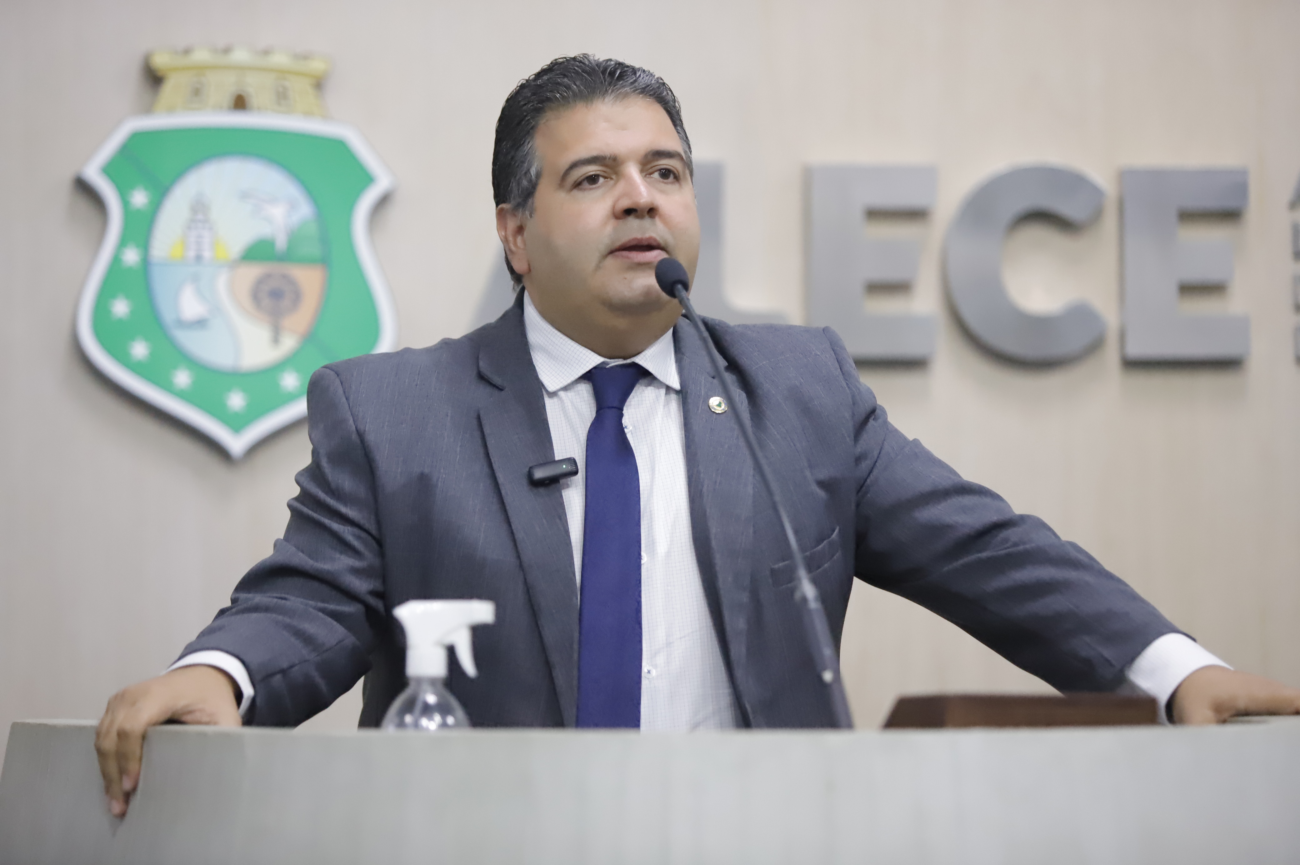 Felipe Mota sugere ao TCE cadastro de municípios com salários atrasados