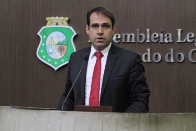 Salmito lamenta uso da tribuna para "acusações sem consistência