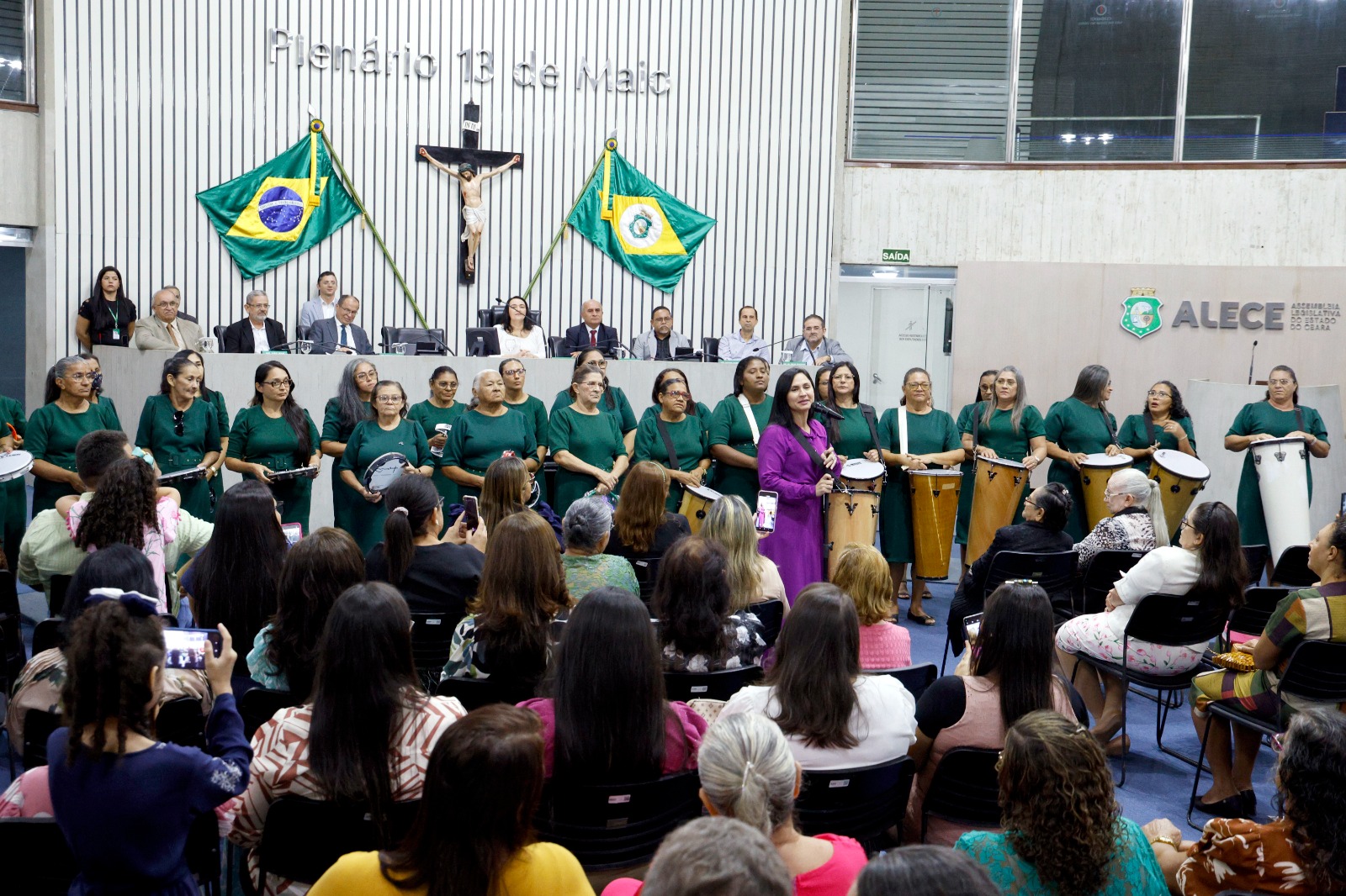 Alece realiza sessão solene em alusão aos Círculos de Oração das igrejas do Ceará