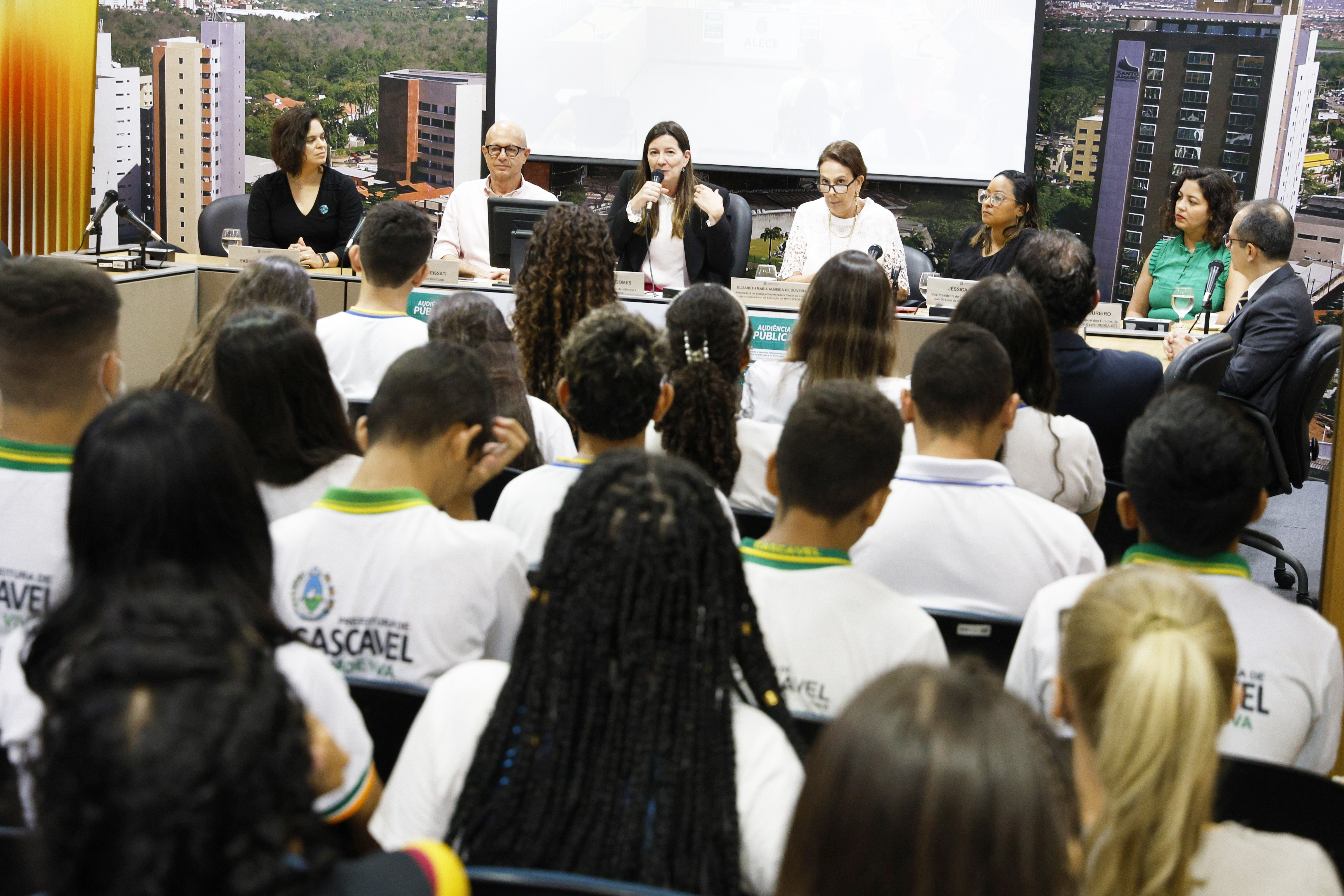Alece discute políticas para a proteção de crianças contra brincadeiras nocivas