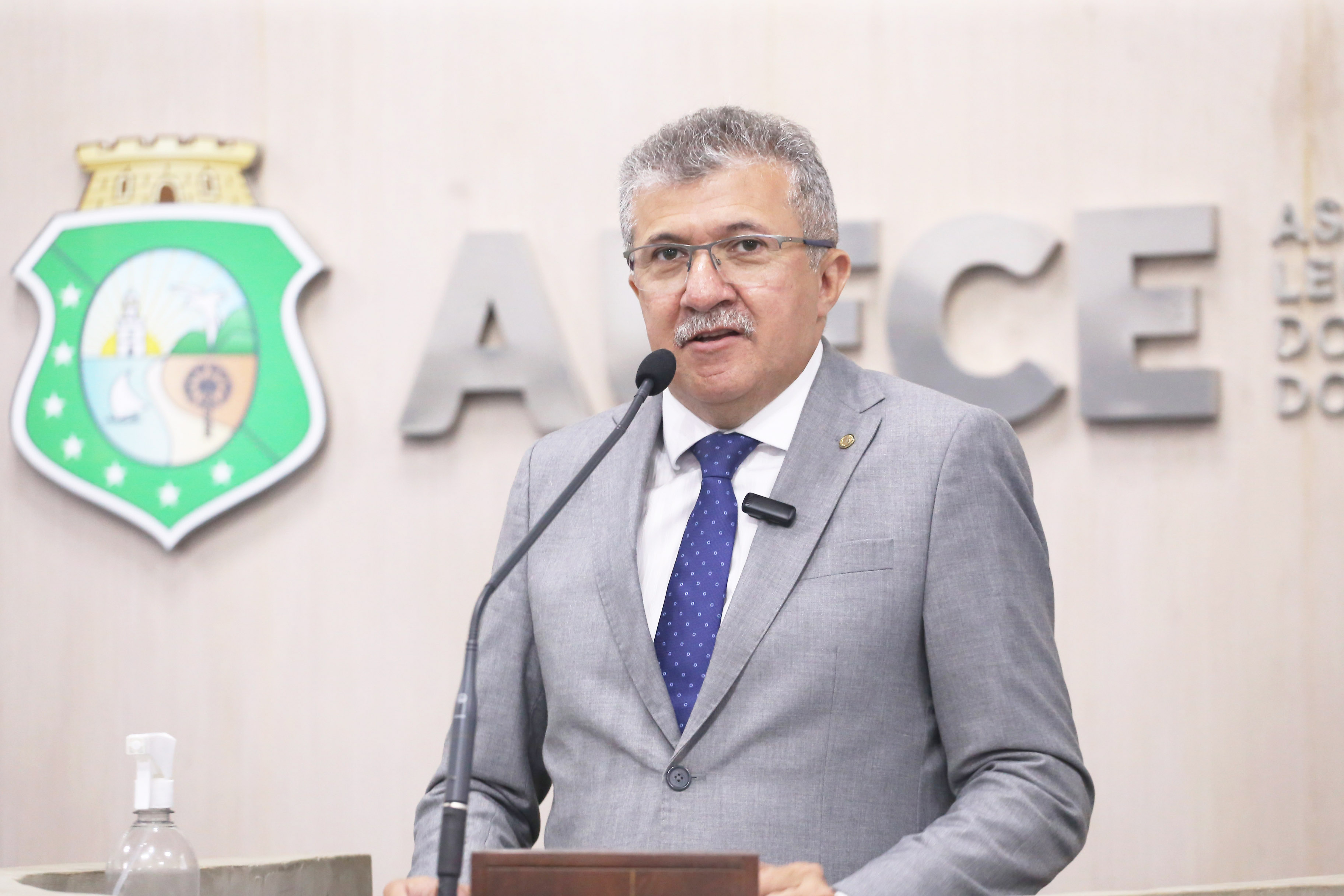 Antônio Henrique apresenta números da educação em Fortaleza e compara gestões