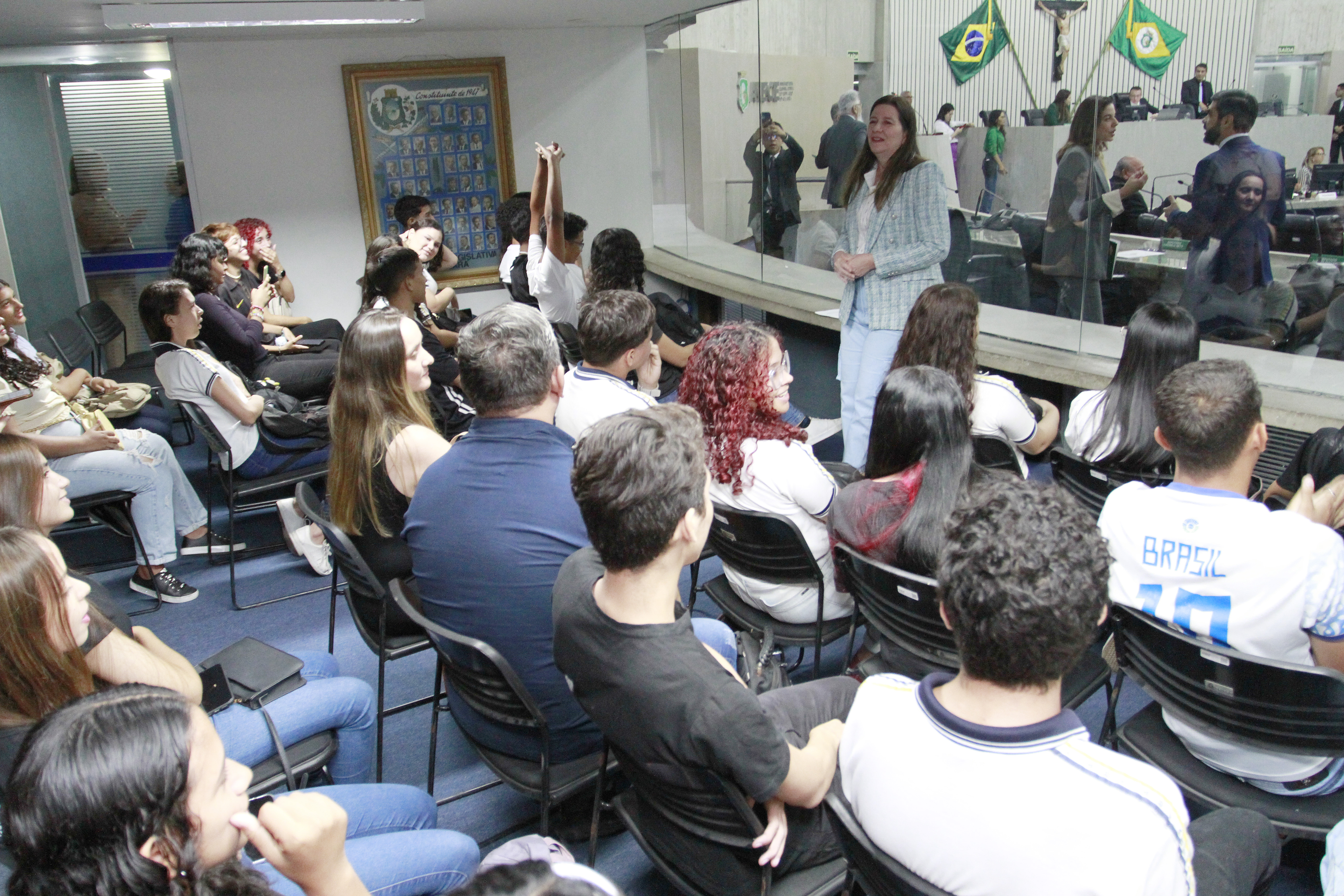 Estudantes de escolas do Conjunto Esperança e Mondubim visitam Assembleia Legislativa
