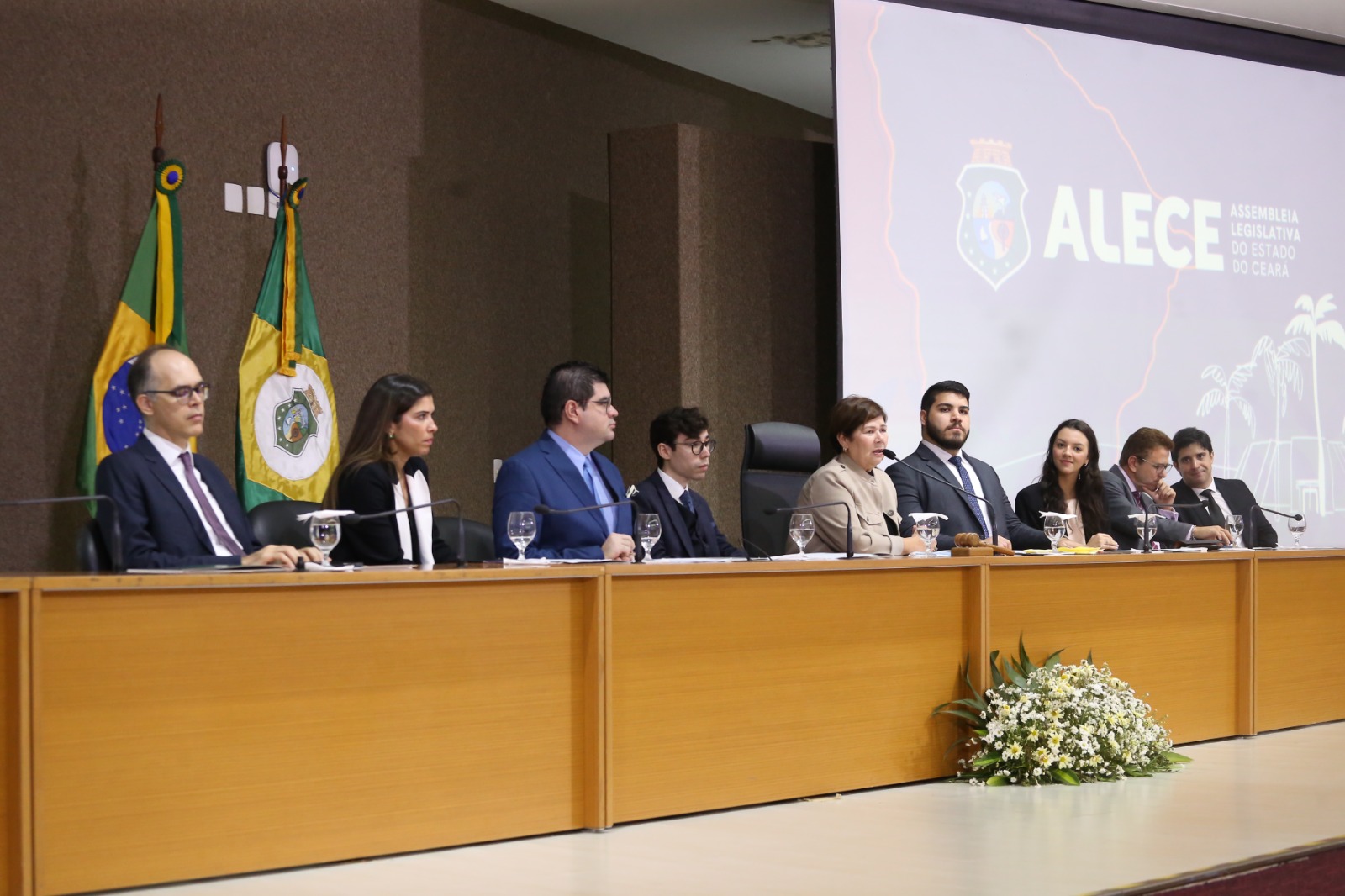 Alece celebra oportunidades geradas pelo projeto Sonu da UFC