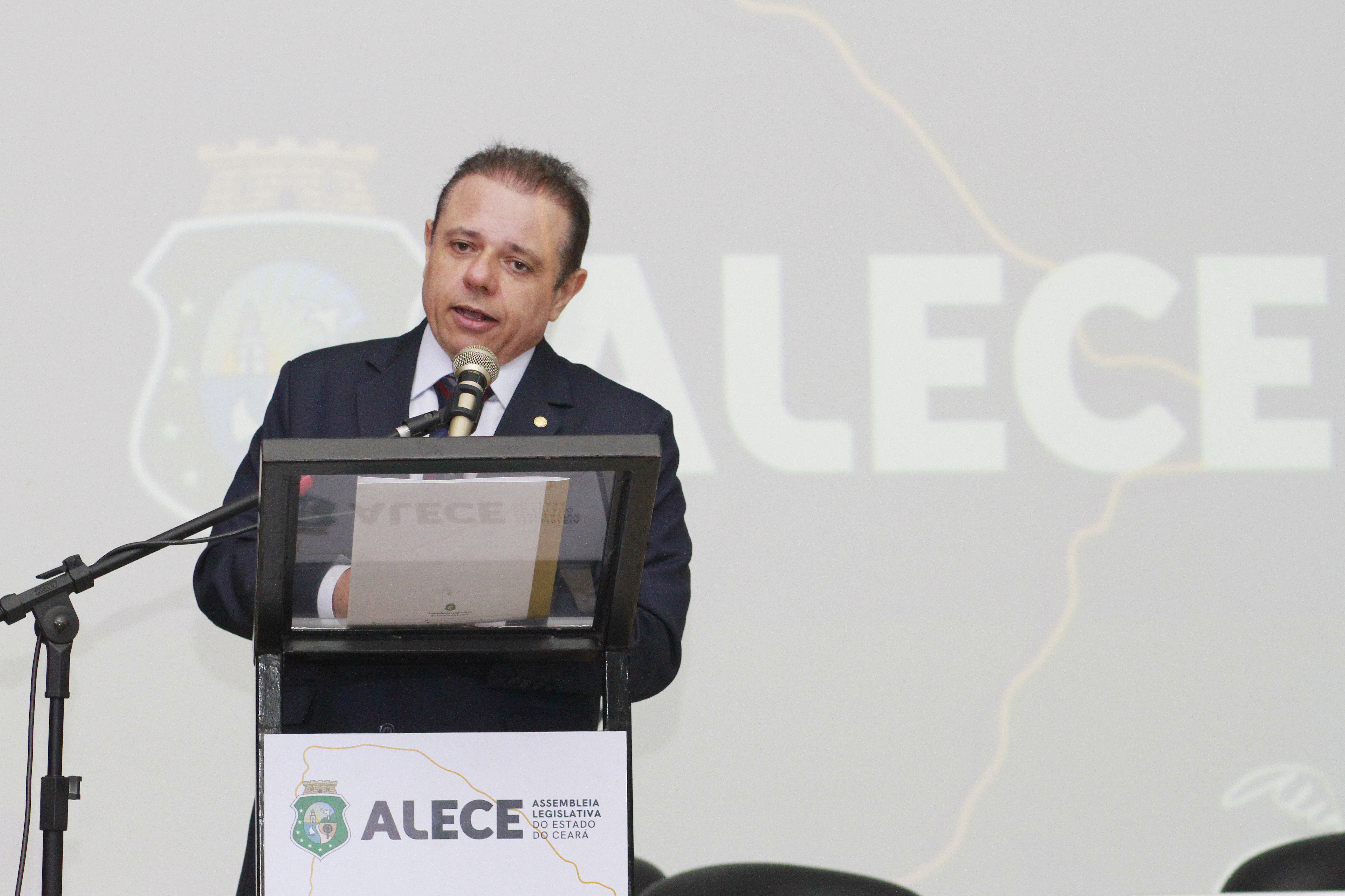 Claudio Pinho esclarece que não é contra distribuição de alimentos