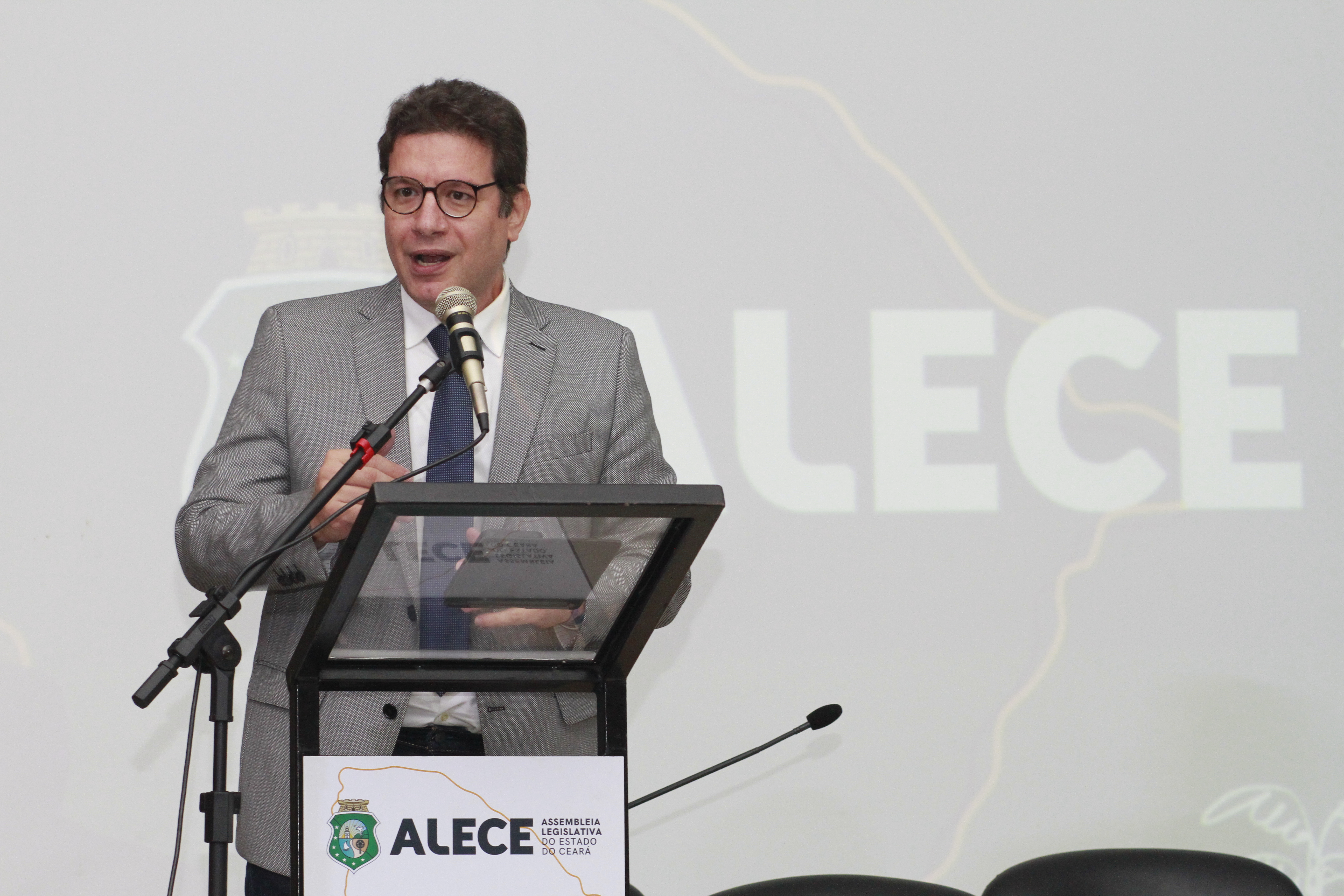 Roseno anuncia evento de lançamento do Programa Acredita no Primeiro Passo no Ceará