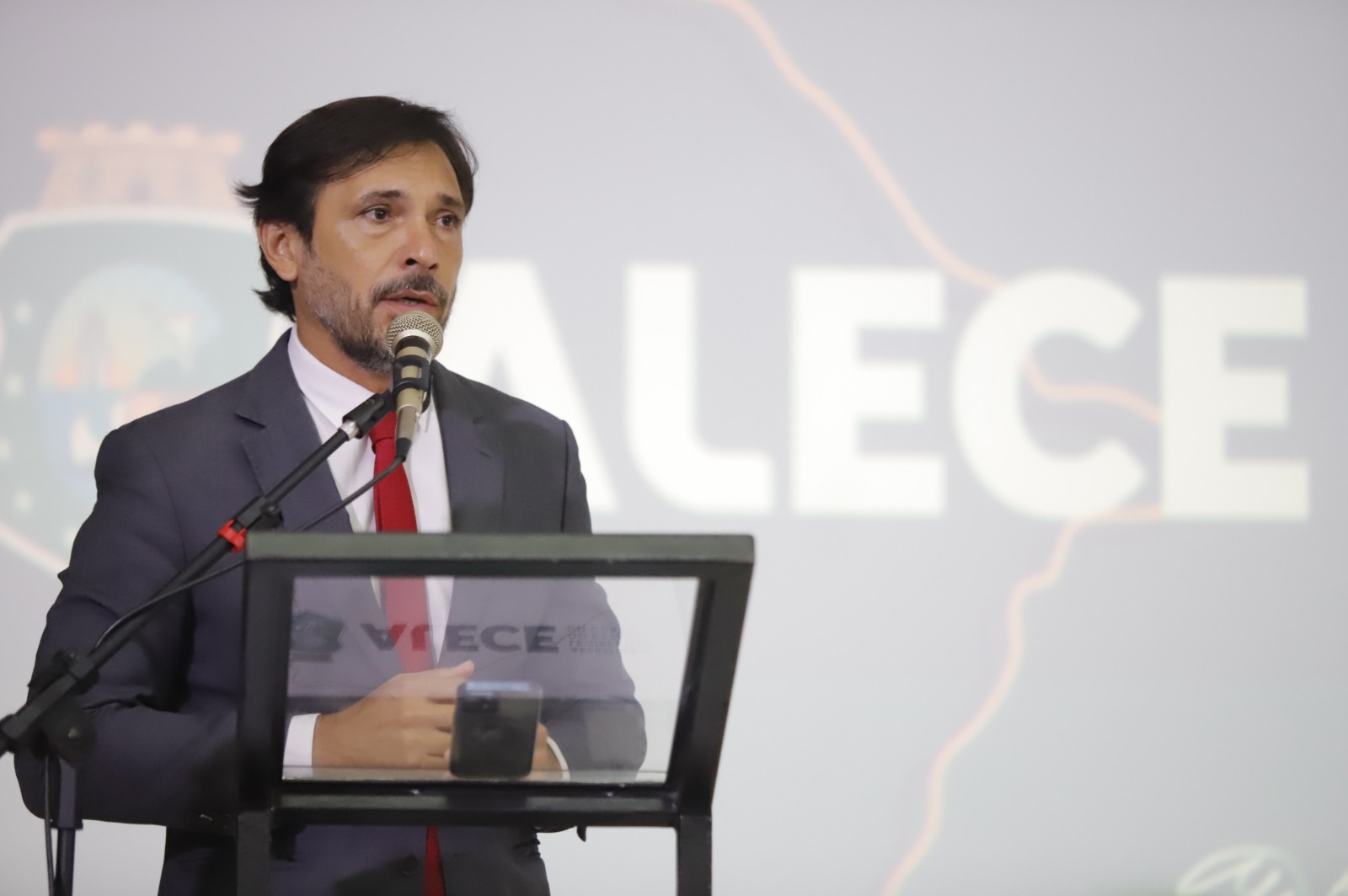 Guilherme Sampaio celebra aprovação do Plano de Cargos e Carreiras de professores