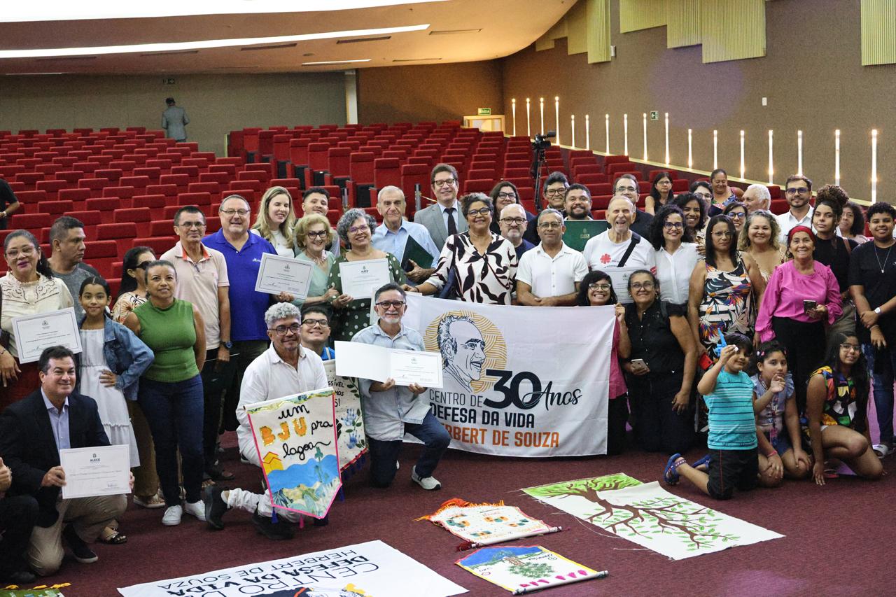 Atuação em defesa dos direitos humanos do CDVHS é celebrada em solenidade