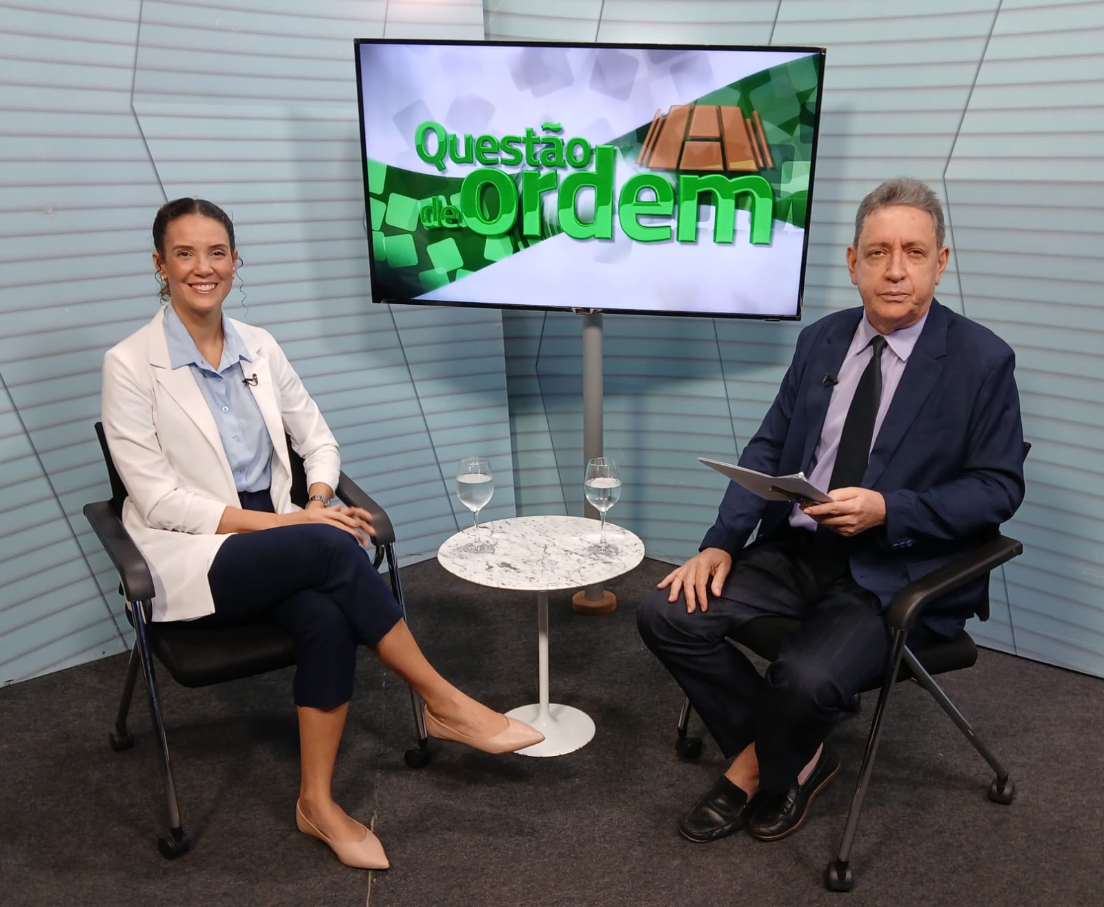 Professora da UFC, Narelle Almeida, e o jornalista Renato Abreu