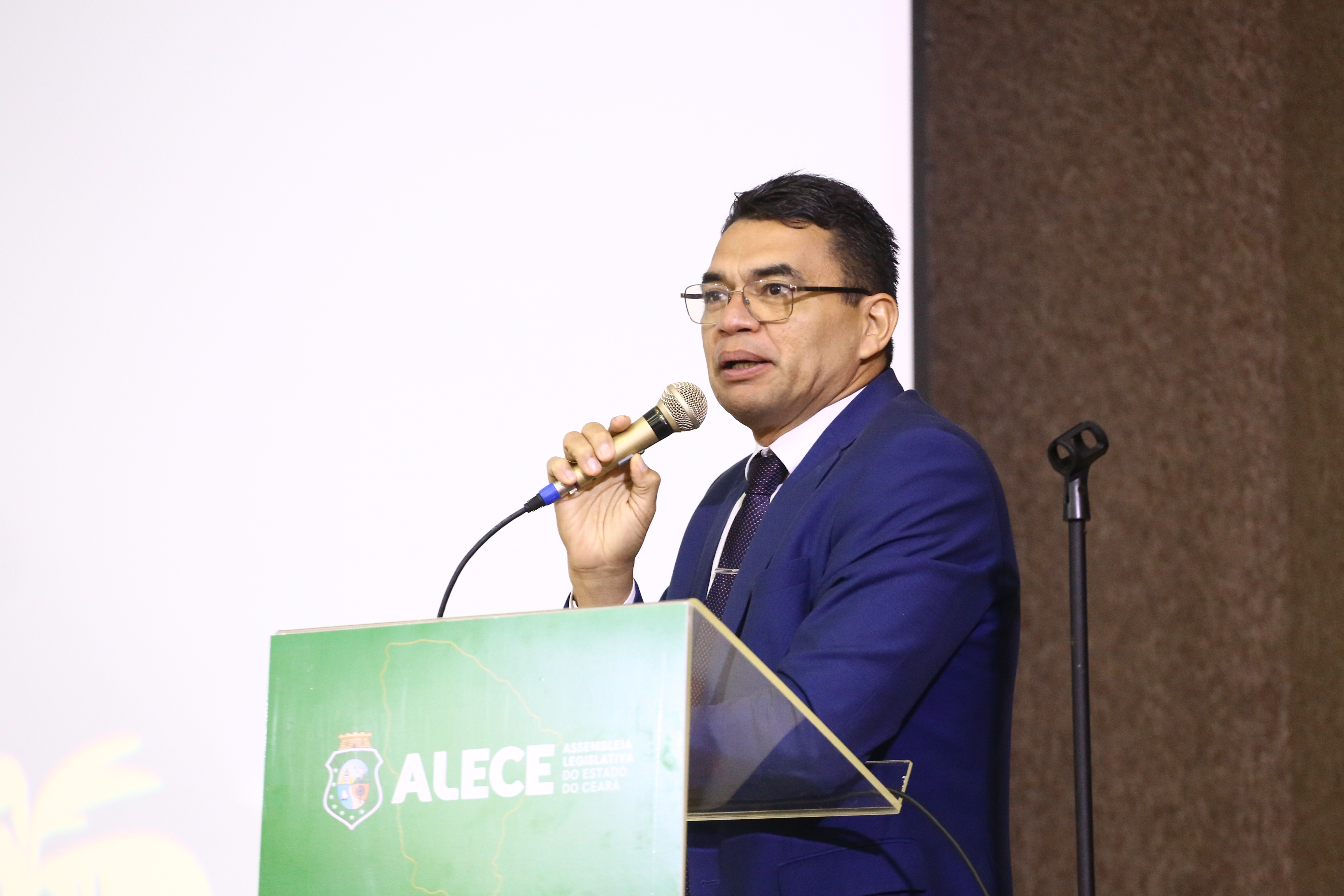 Sargento Reginauro destaca discursos contraditórios de parlamentares