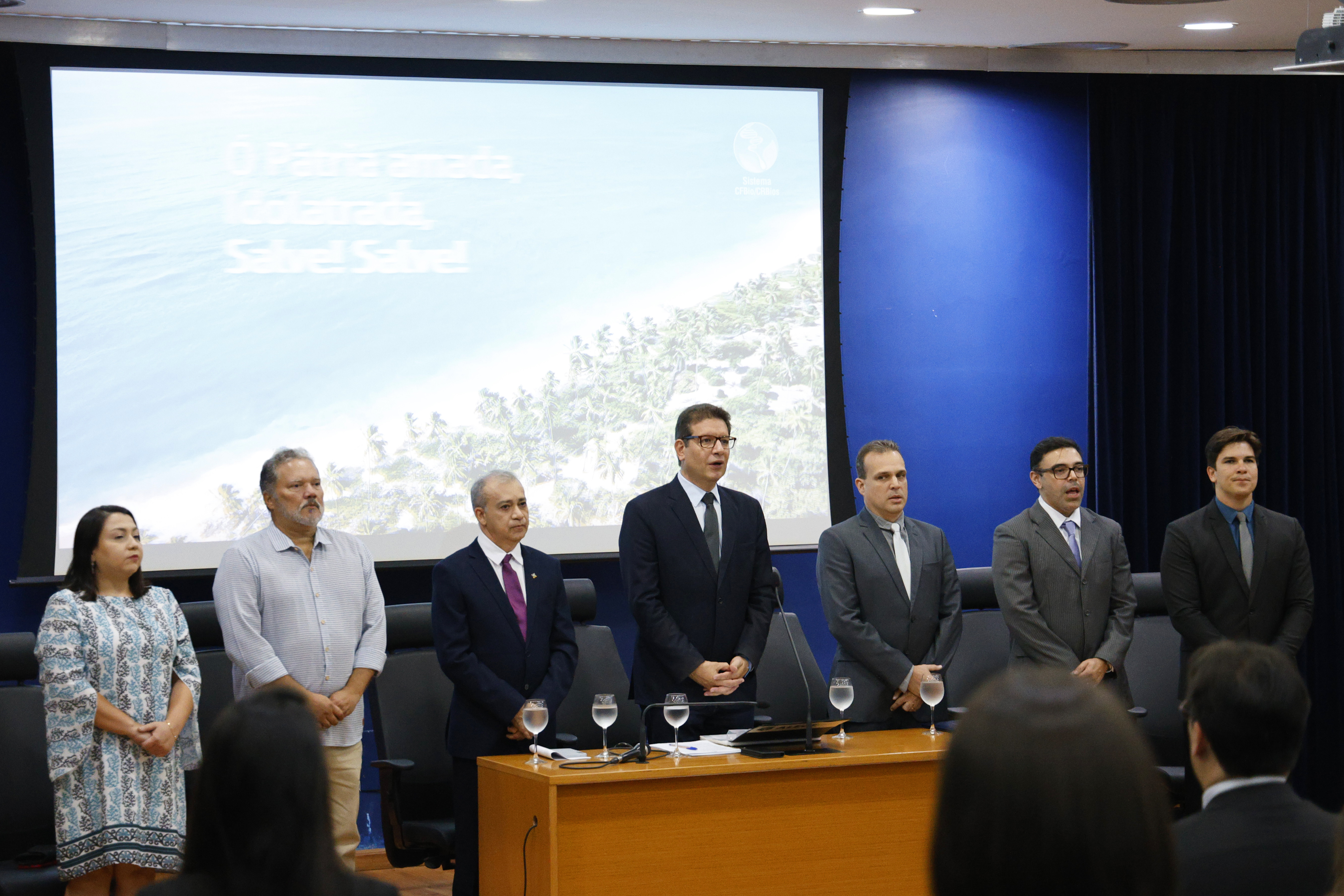 Atuação do biólogo na sociedade é reconhecida em solenidade na Alece