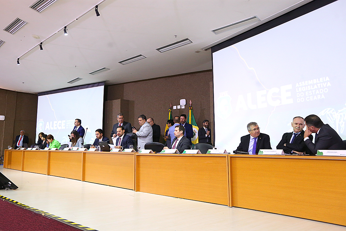 Votação durante sessão legislativa desta quarta-feira