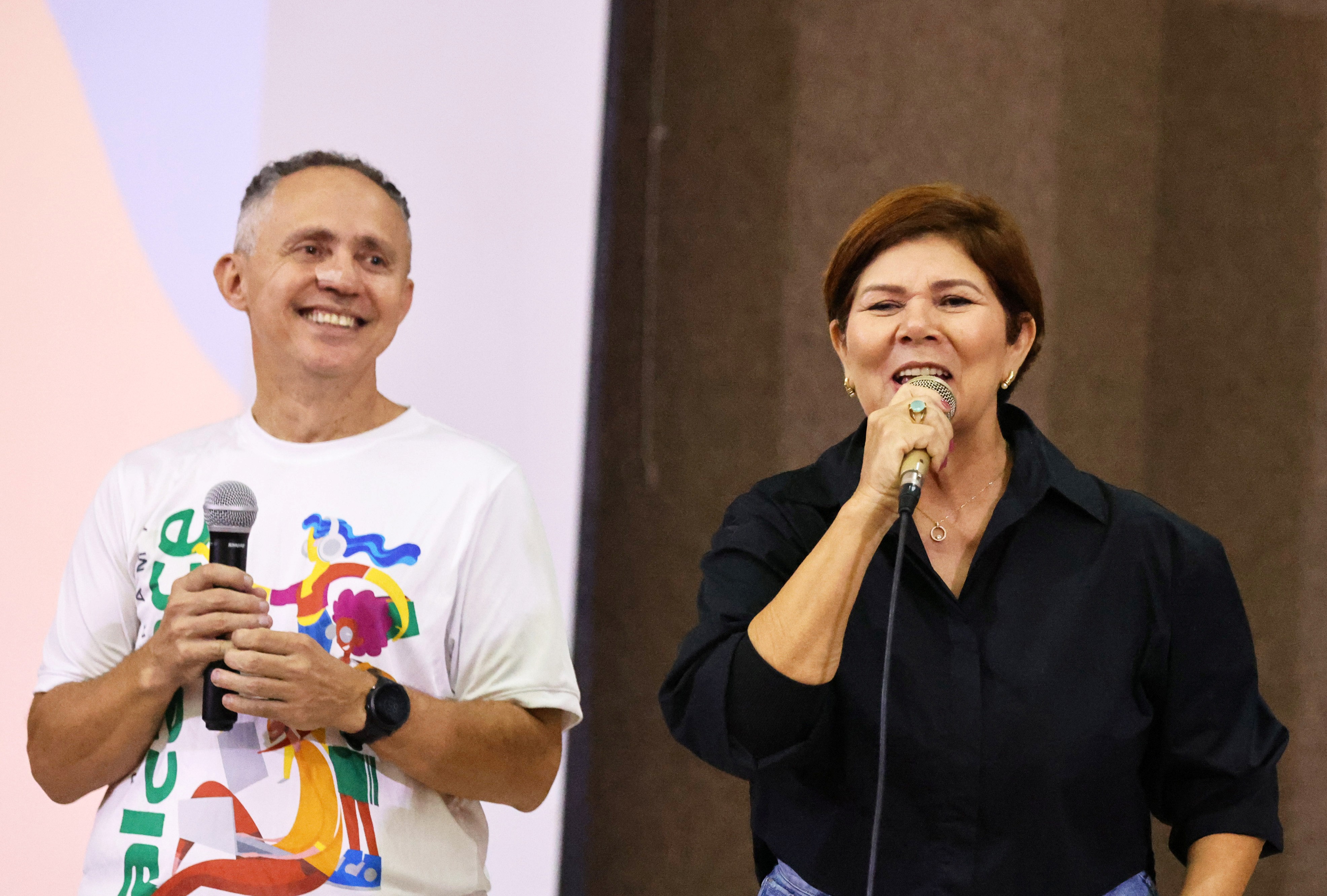 O coordenador pedagógico do Alcance, professor Evaldo Lima, e a coordenadora-geral do programa Alcance Enem, deputada Jô Farias (PT)