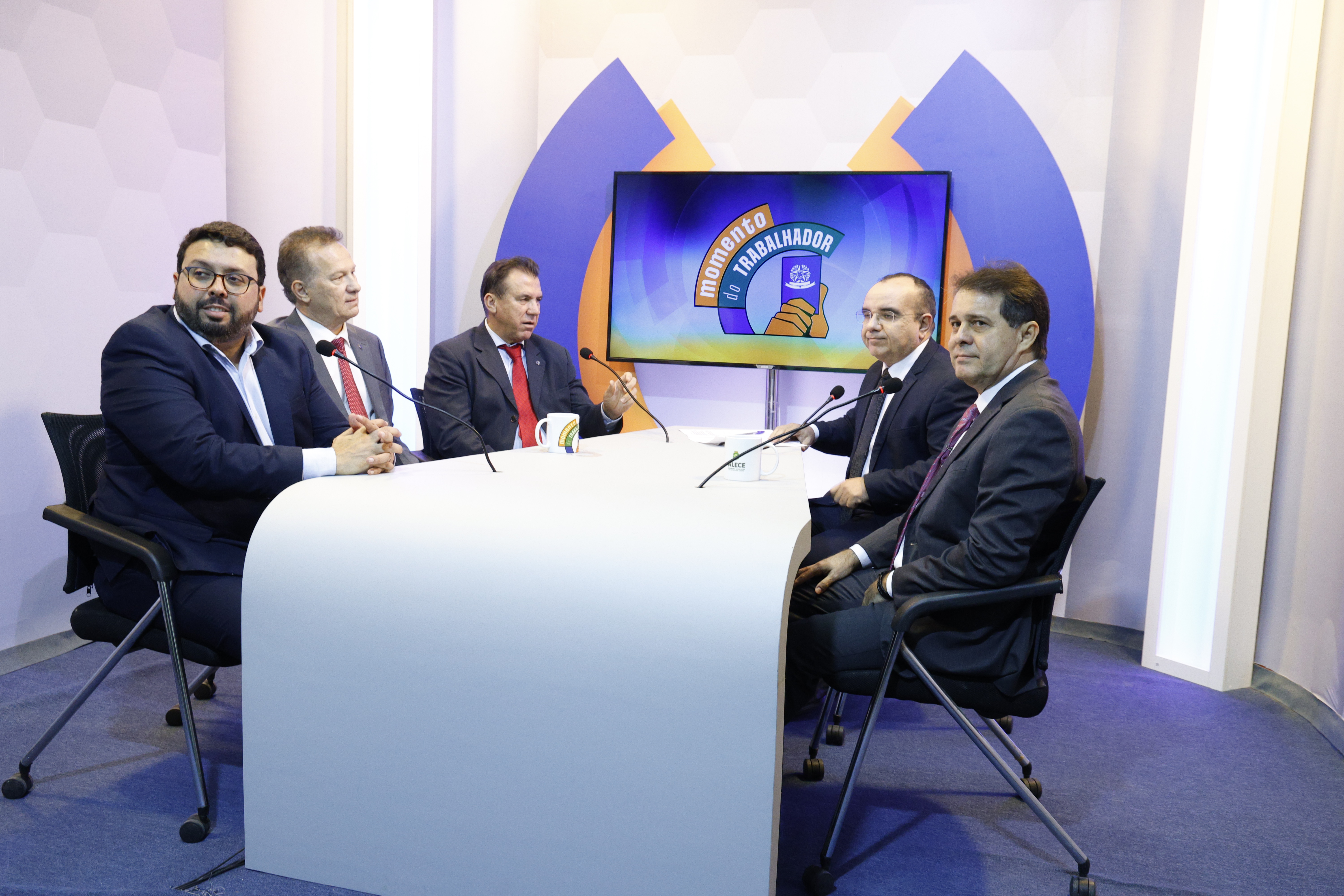 Momento do Trabalhador recebe Evandro Leitão e ministro Luiz Marinho em programa de estreia