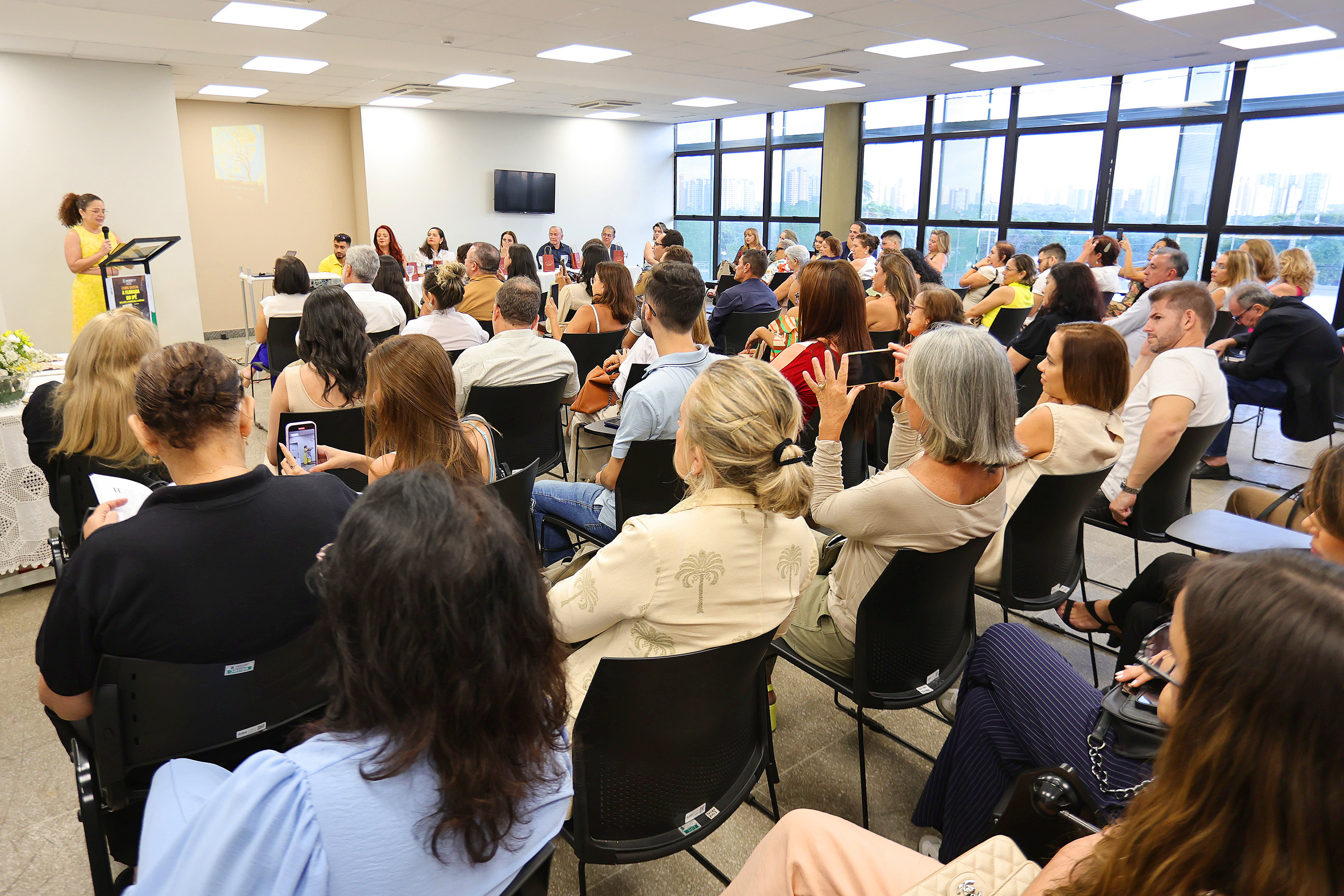 Evento de lançamento do livro foi realizado nesta sexta-feira (22/11)