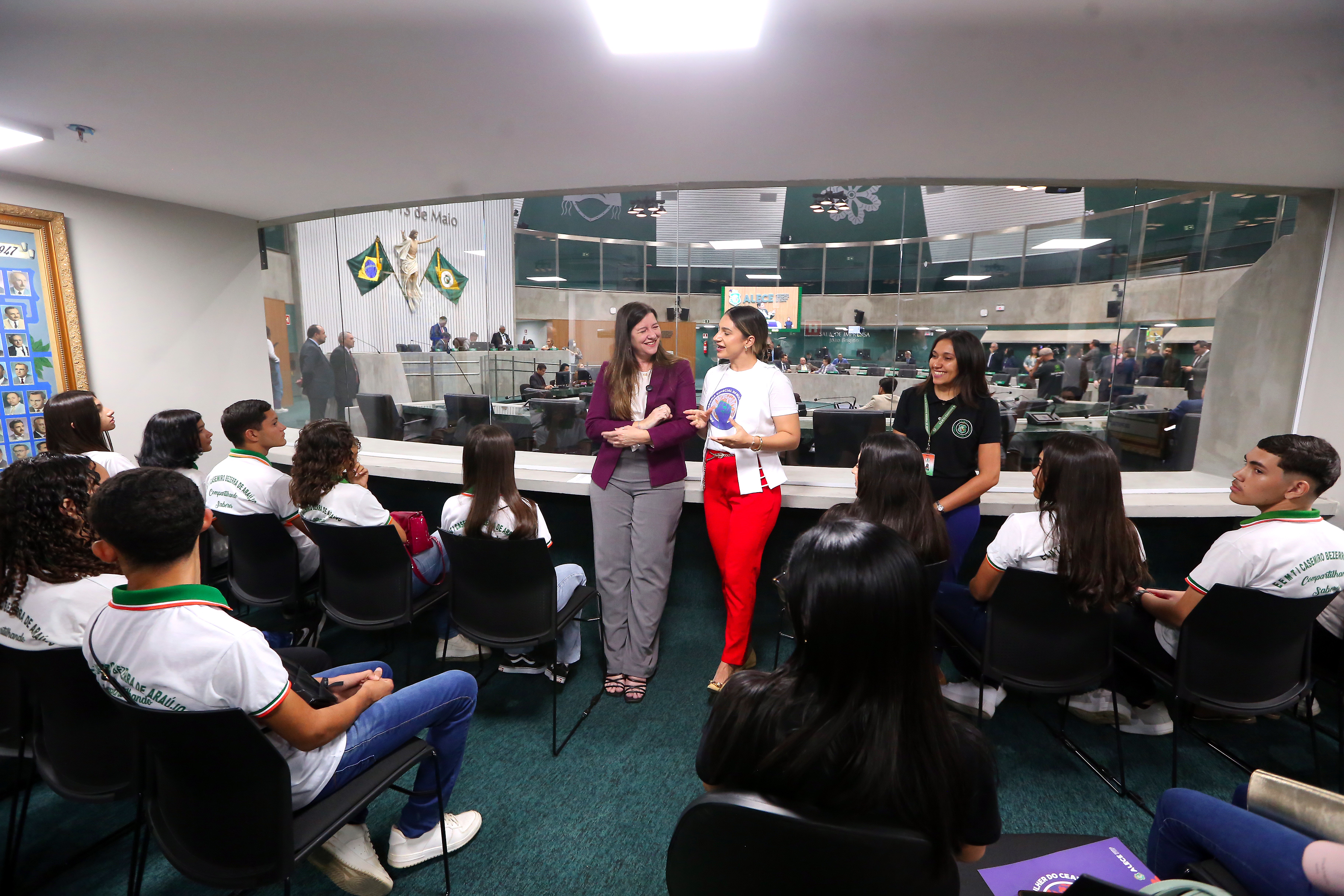 Procuradoria Especial da Mulher da Alece recebe visita de alunos de Caridade