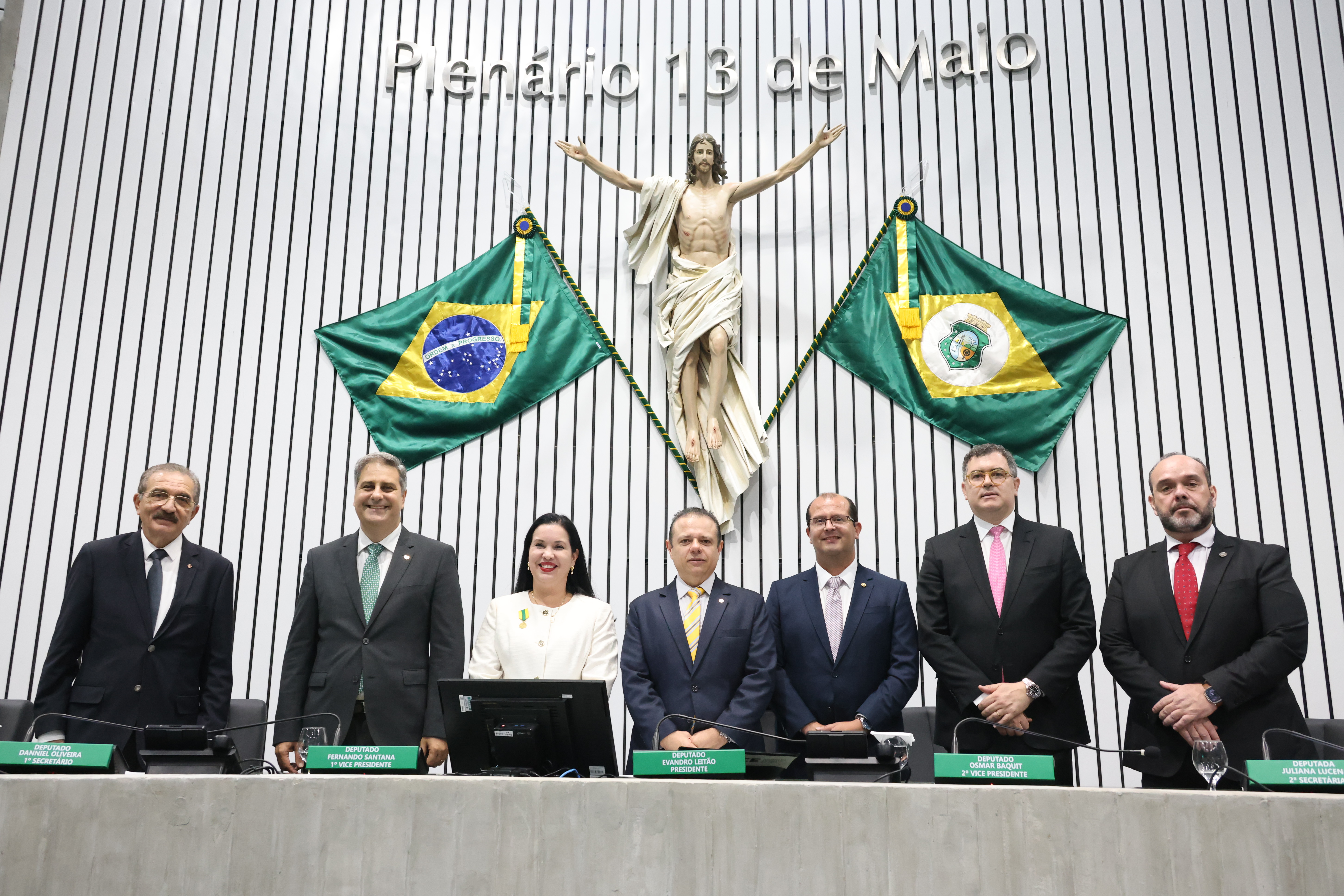 Sessão solene foi realizada no Plenário 13 de Maio
