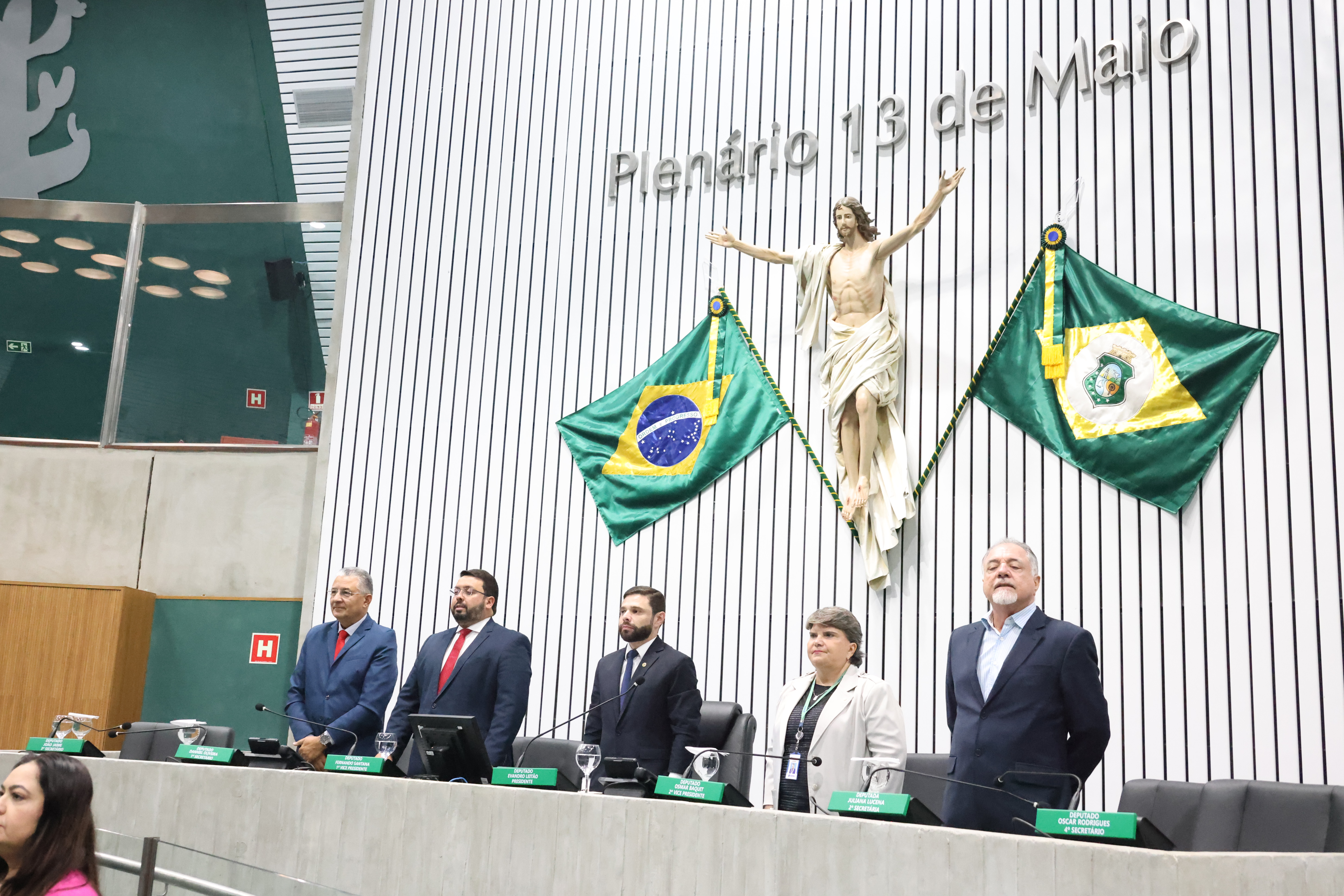 Sessão solene foi realizada no Plenário 13 de Maio